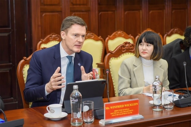 Phó Thống đốc NHNN Phạm Quang Dũng tiếp Tổng Vụ trưởng Vụ Đông Nam Á, ADB