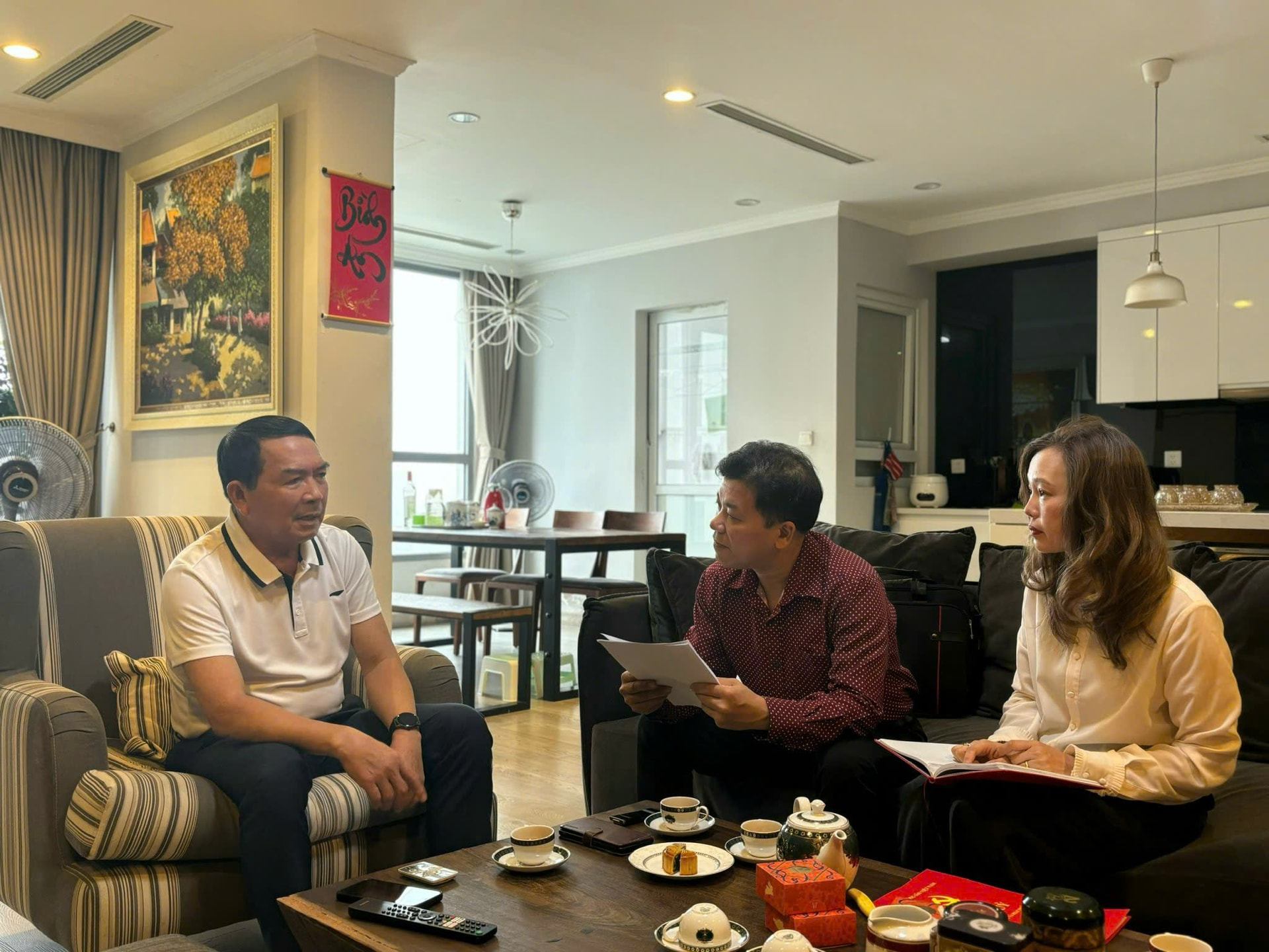 Tổ công tác gặp gỡ, trao đổi với đồng chí Nguyễn Khắc Thân - nguyên Uỷ viên Ban Chấp hành Đảng bộ, nguyên Ủy viên HĐQT BIDV.