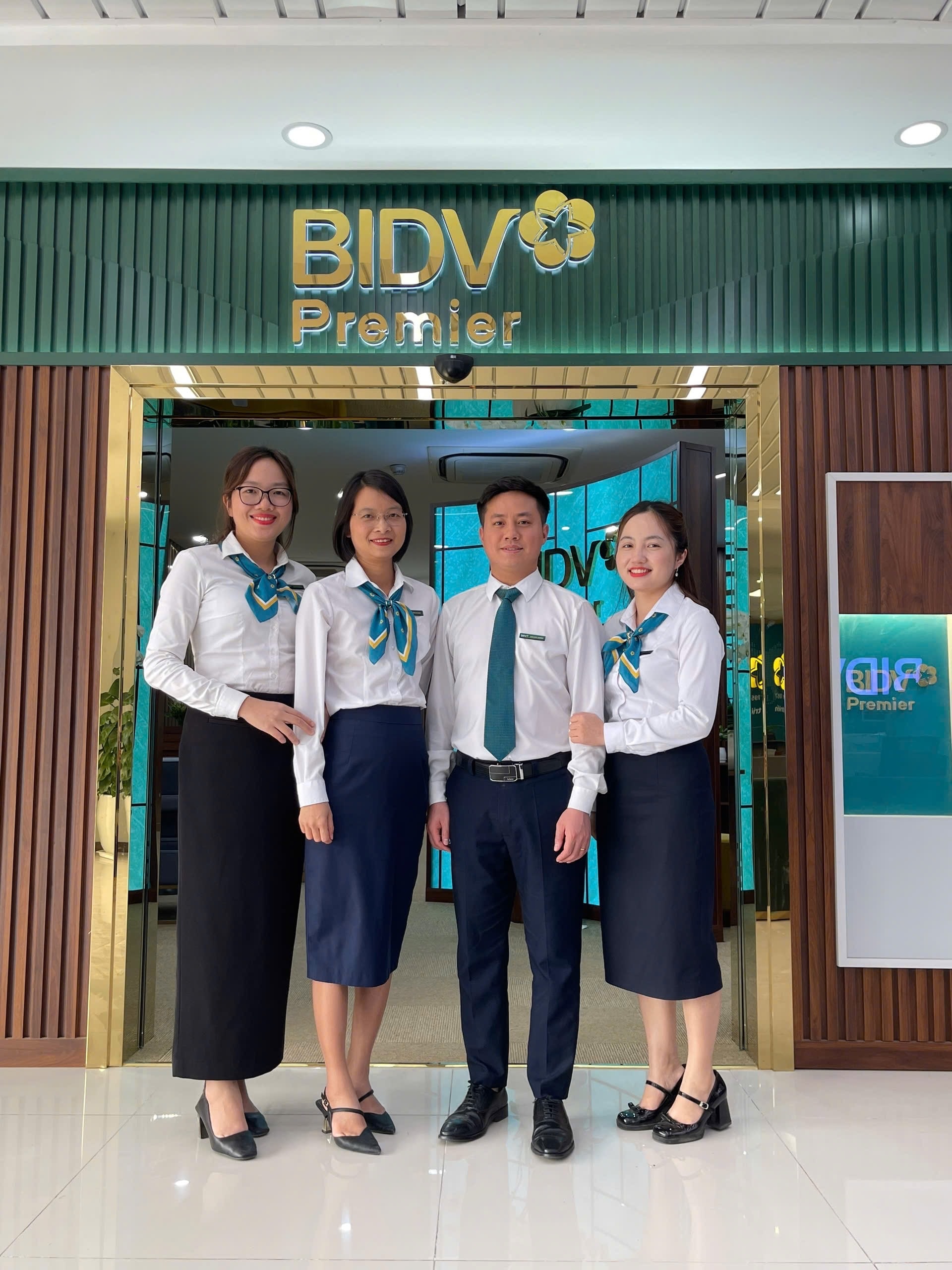 Ms. Ngo Thi Nham (far left) with colleagues at BIDV Hoai Duc