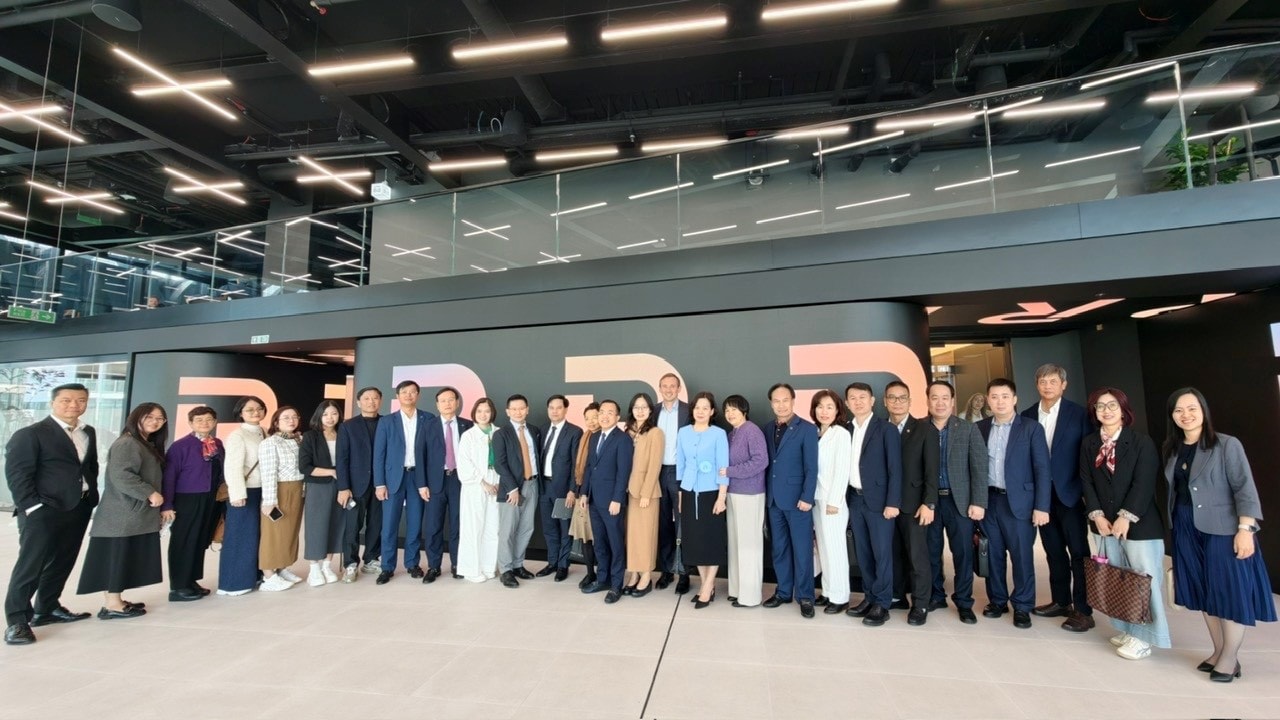 Phó Tổng giám đốc Phan Thanh Hải làm việc với Revolut tại London