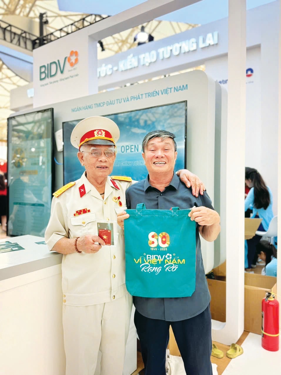 Ngày làm việc hạnh phúc của cán bộ BIDV là mang đến những nụ cười hạnh phúc cho khách hàng