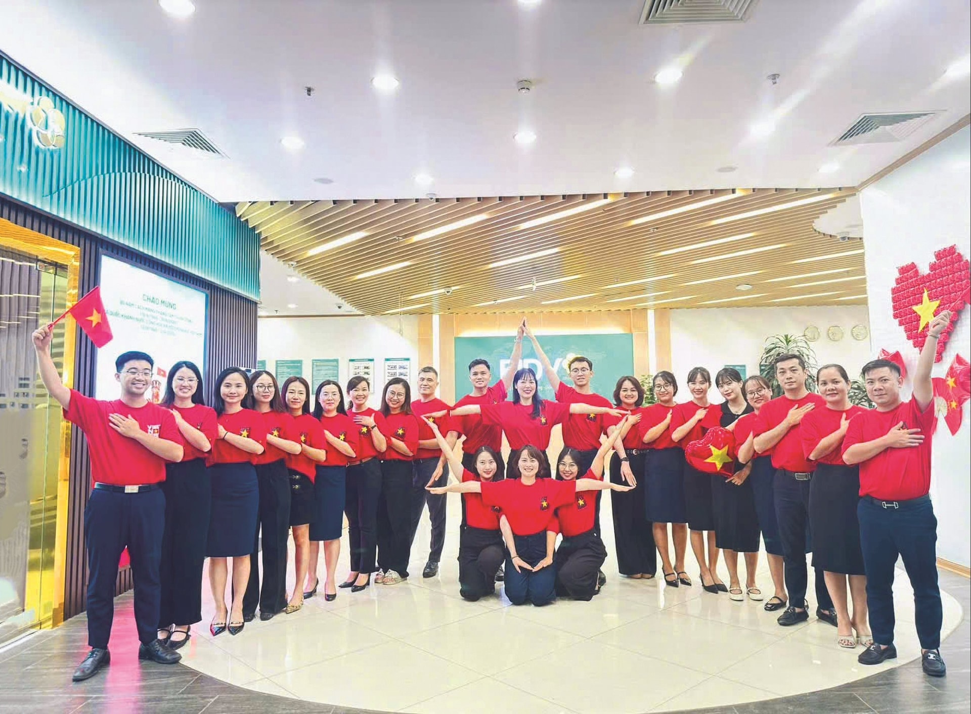 Cán bộ BIDV Thái Hà chào đón những ngày lễ lớn của đất nước