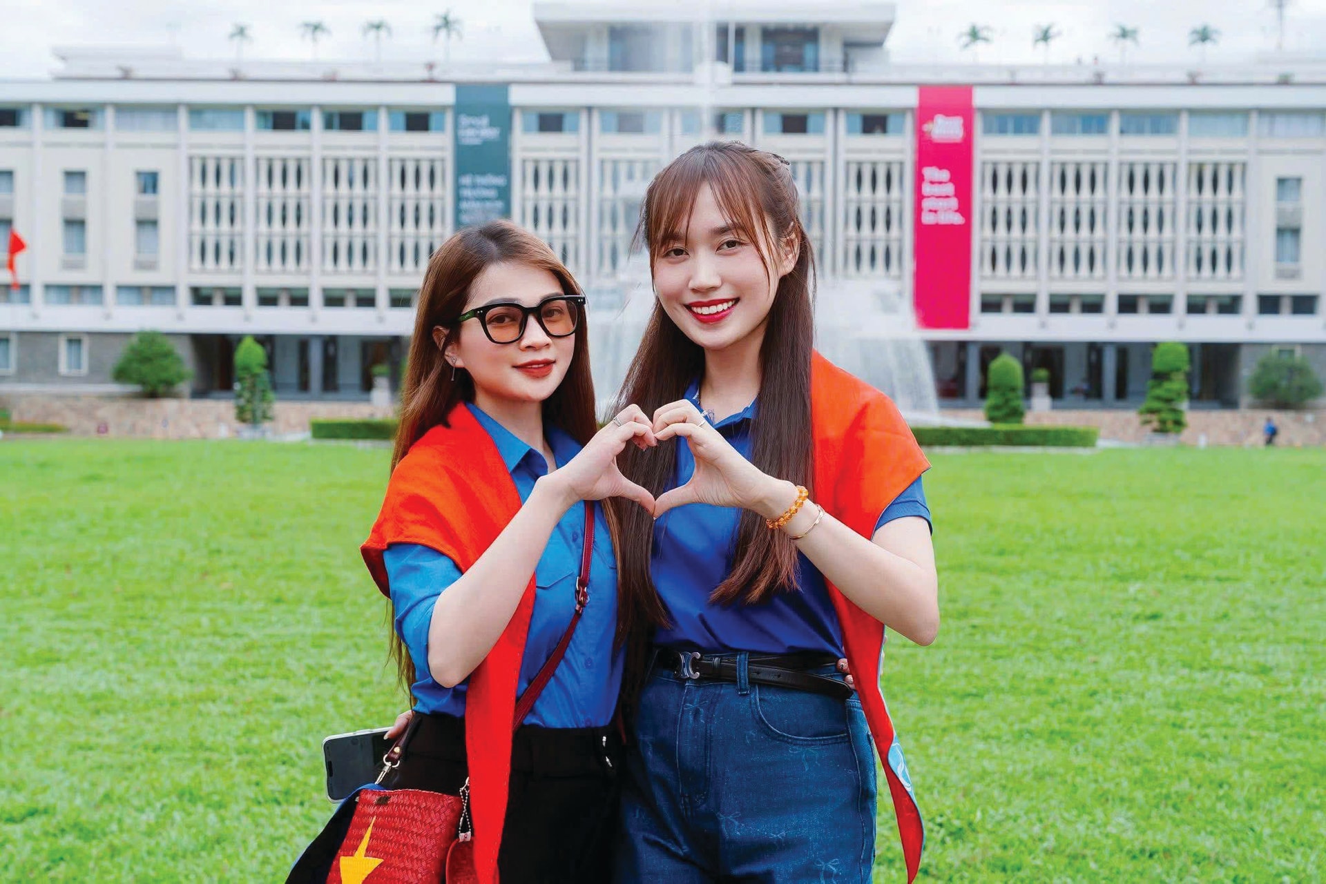 Cán bộ BIDV thể hiện niềm tự hào dân tộc