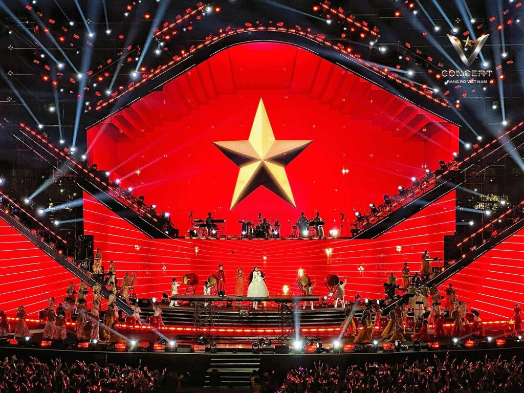 Sân khấu V Concert ngập tràn sắc đỏ