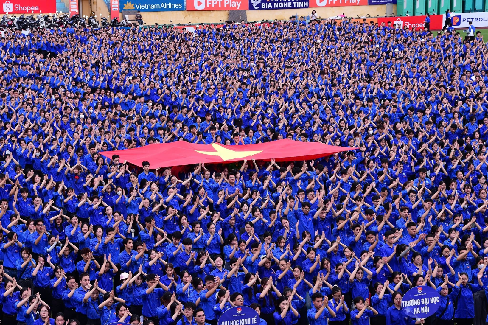 수도의 청년들이 A80을 기념하는 일련의 역사적 행사를 성공시키기 위해 손을 잡았습니다.
