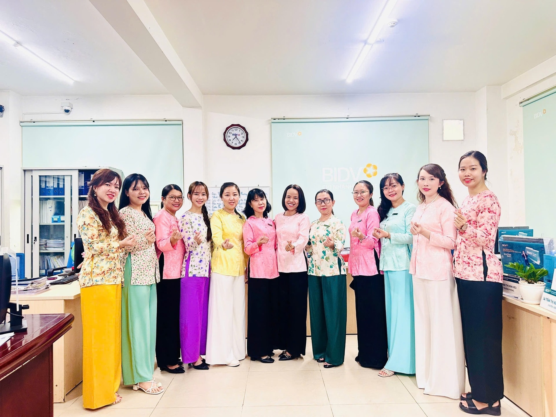 Ben Tre branch celebrates with ao dai and ao ba ba