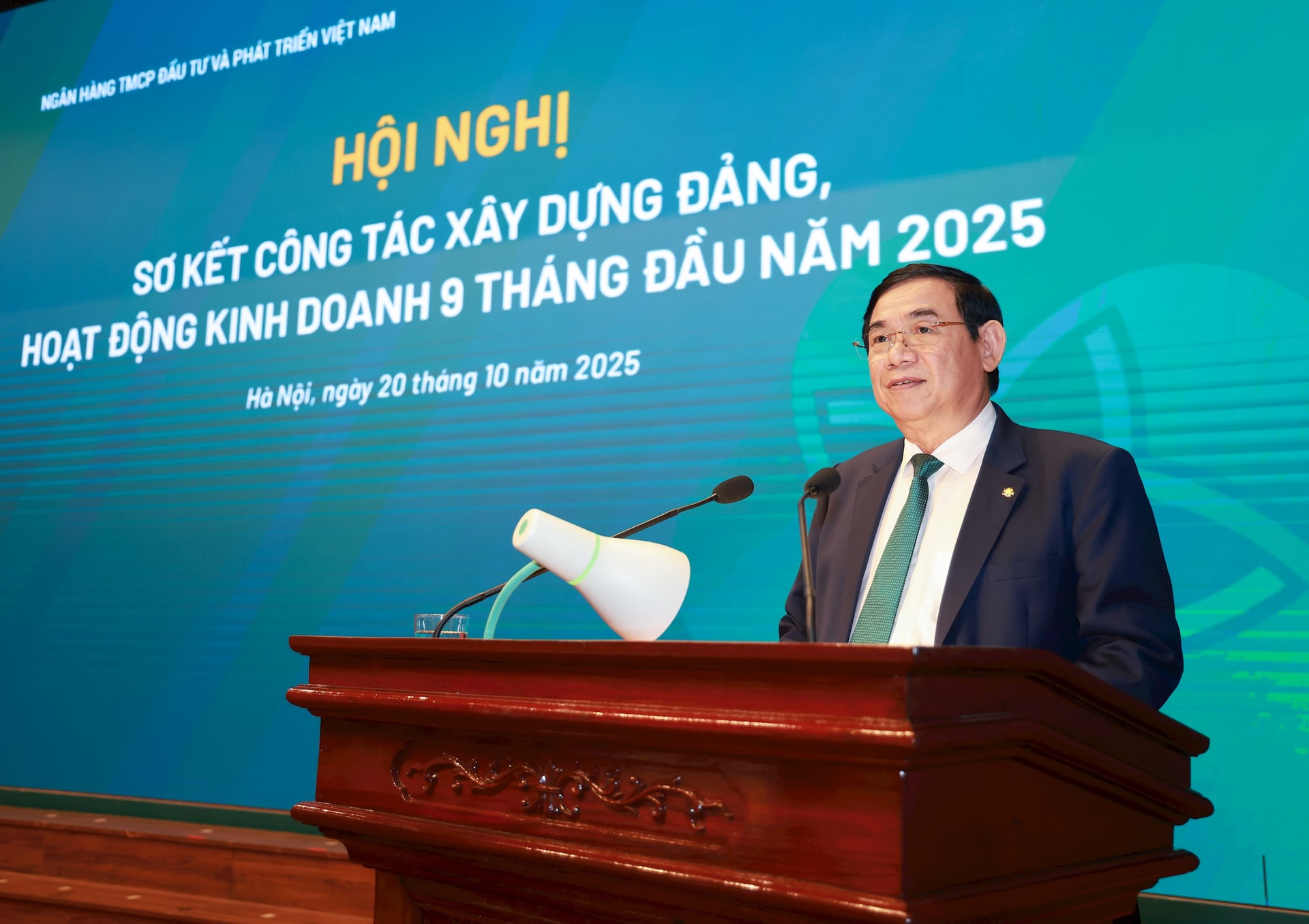 Chairman of the Board of Directors Phan Duc Tu spoke at the Conference