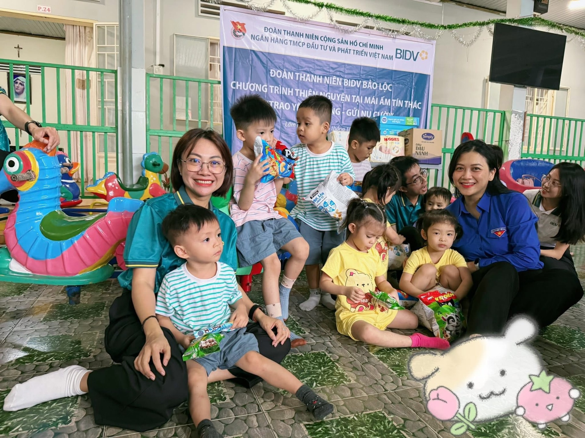 BIDV Bao Loc Youth Union donated necessities to Tin Thac 2 shelter