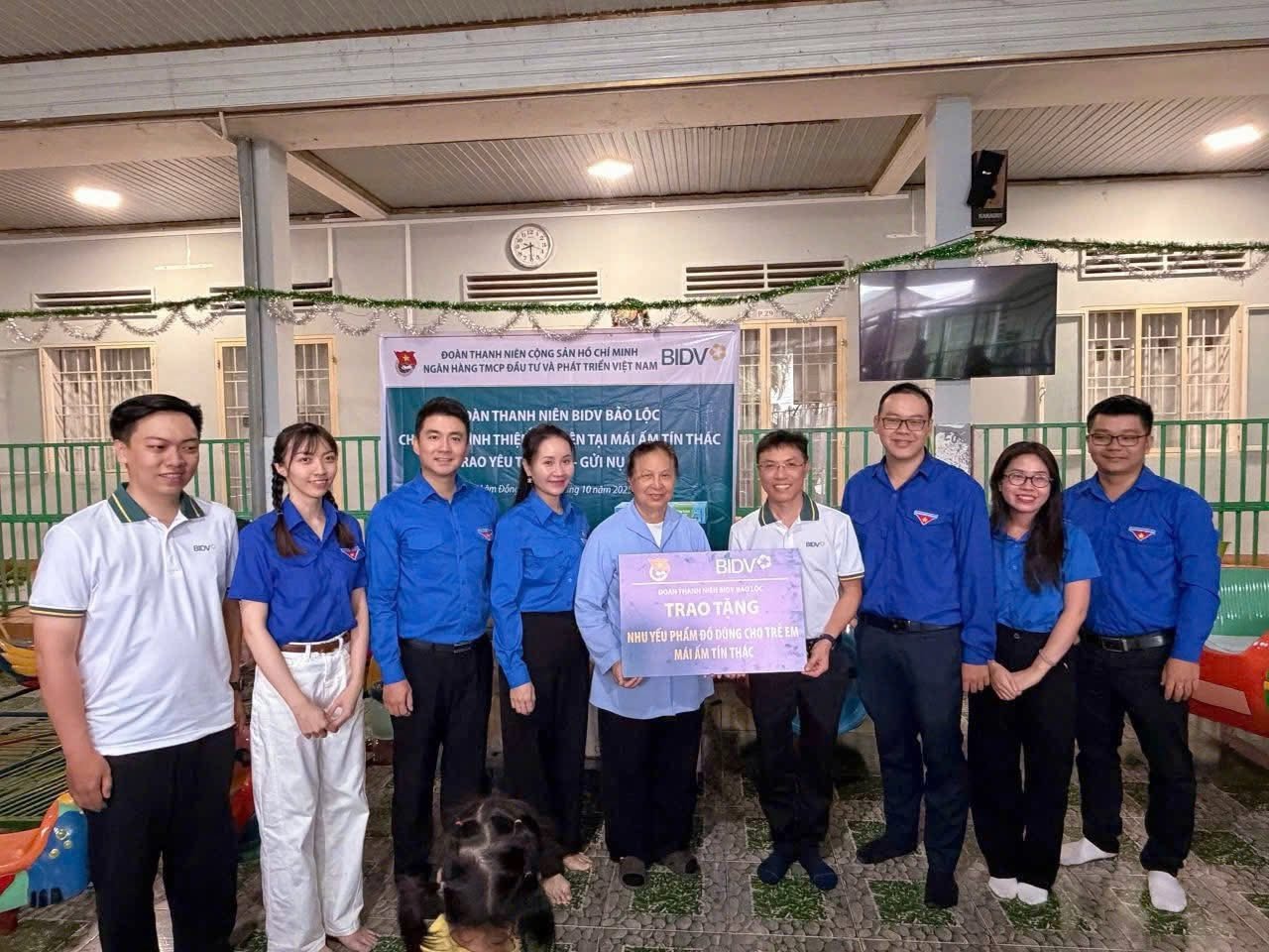 BIDV Bao Loc Youth Union donated necessities to Tin Thac 3 shelter
