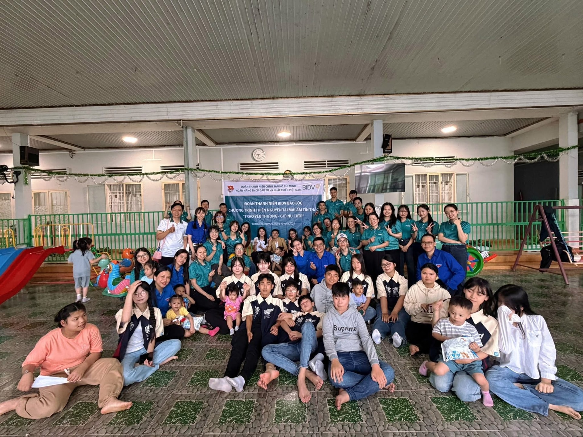 BIDV Bao Loc Youth Union donated necessities to Tin Thac 4 shelter