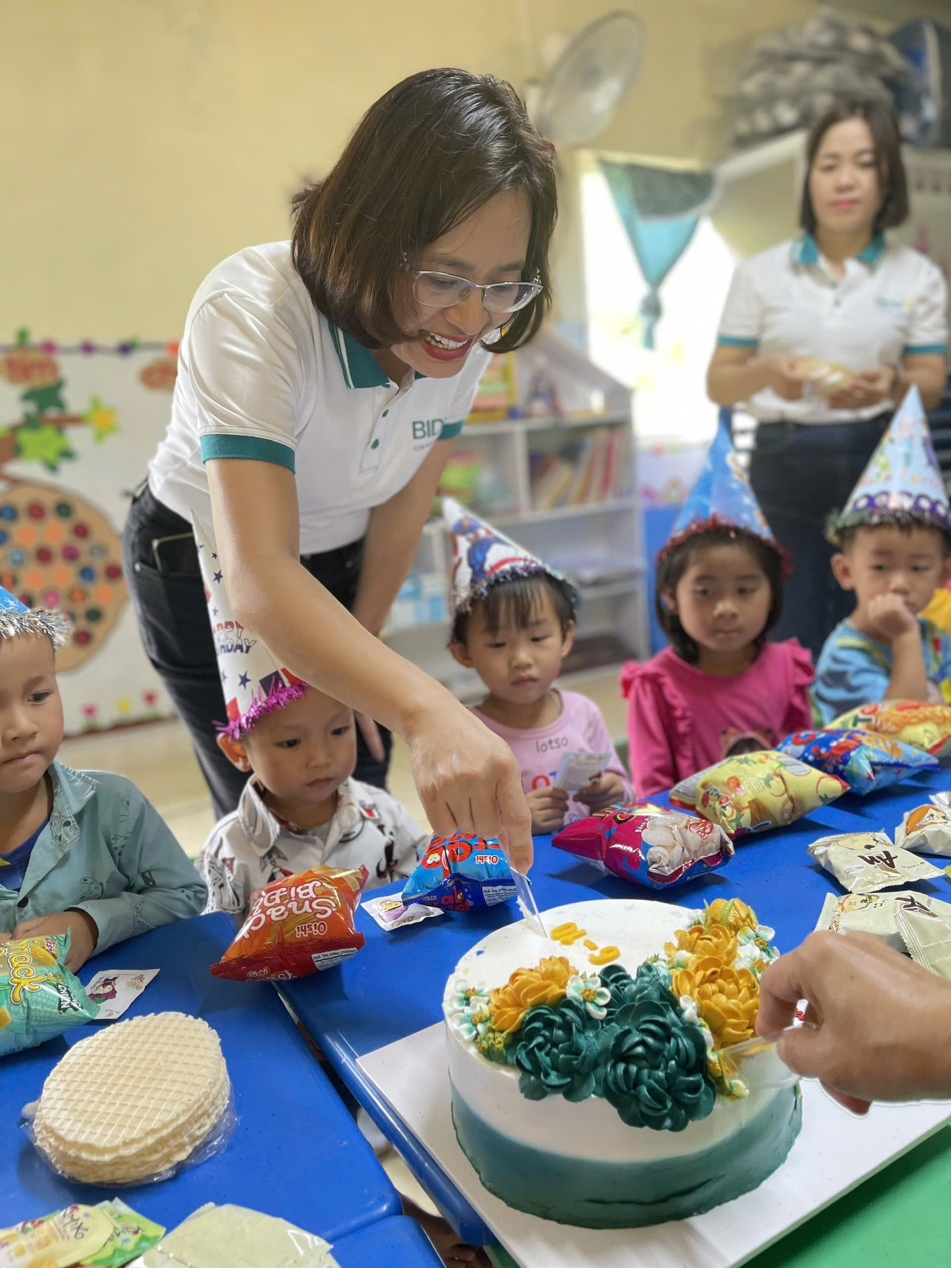 Những hoạt động thiện nguyện của chị luôn truyền cảm hứng cho cán bộ chi nhánh