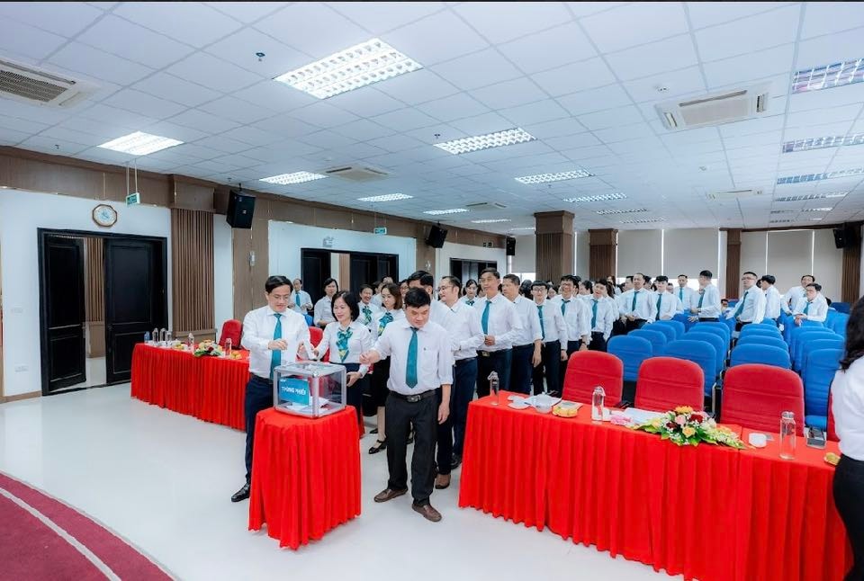 Branch staff attend the congress