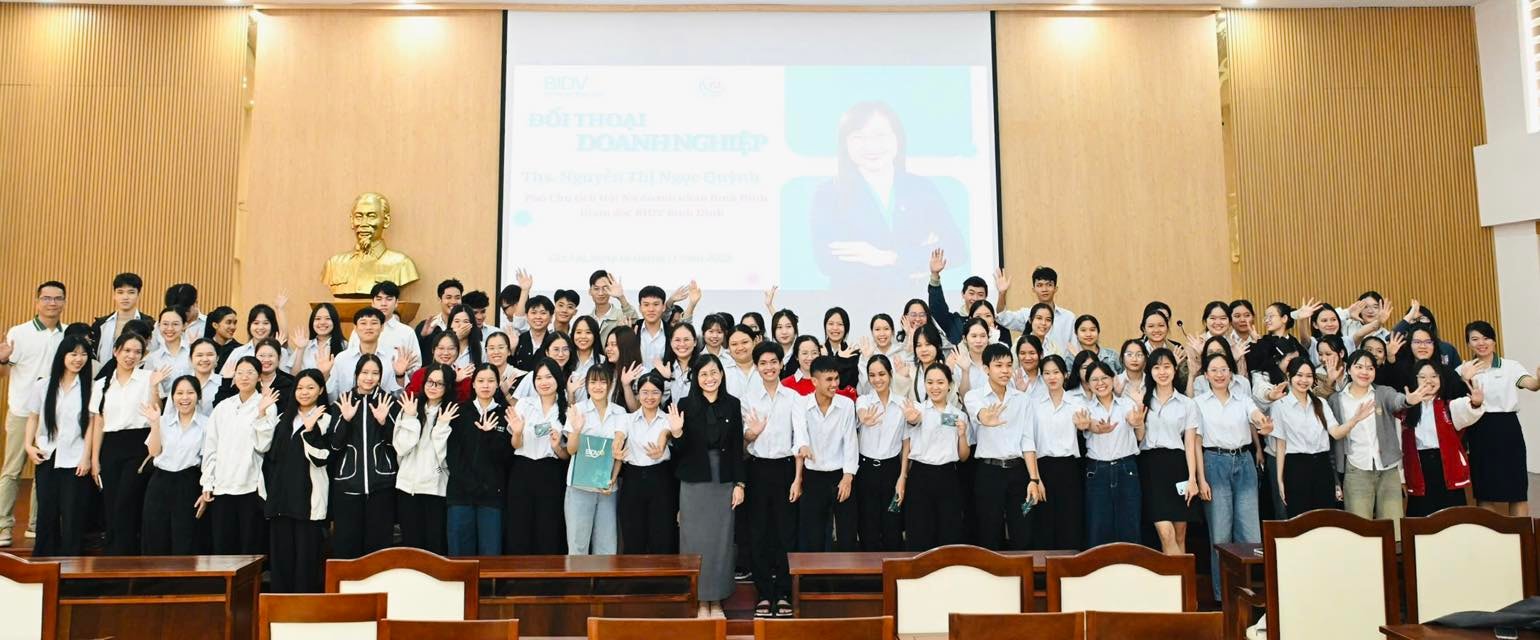 BIDV Binh Dinh accompanies students of Quy Nhon University