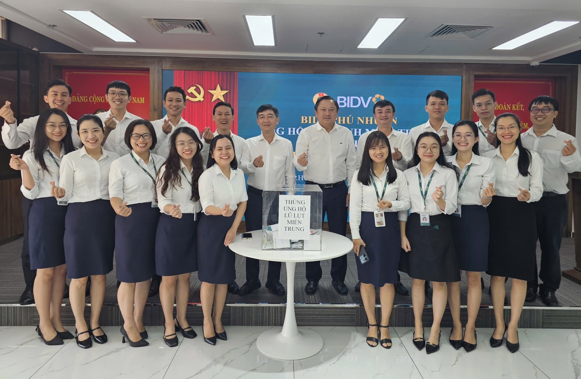 BIDV Phu Nhuan joins hands to overcome floods