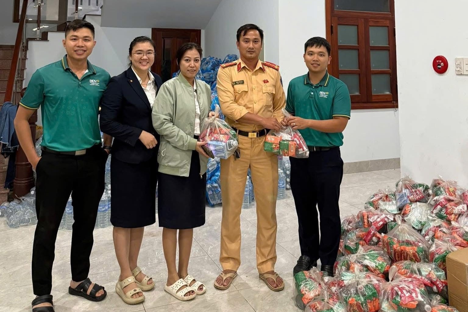 BIDV Quy Nhon joins hands to support local people affected by natural disasters