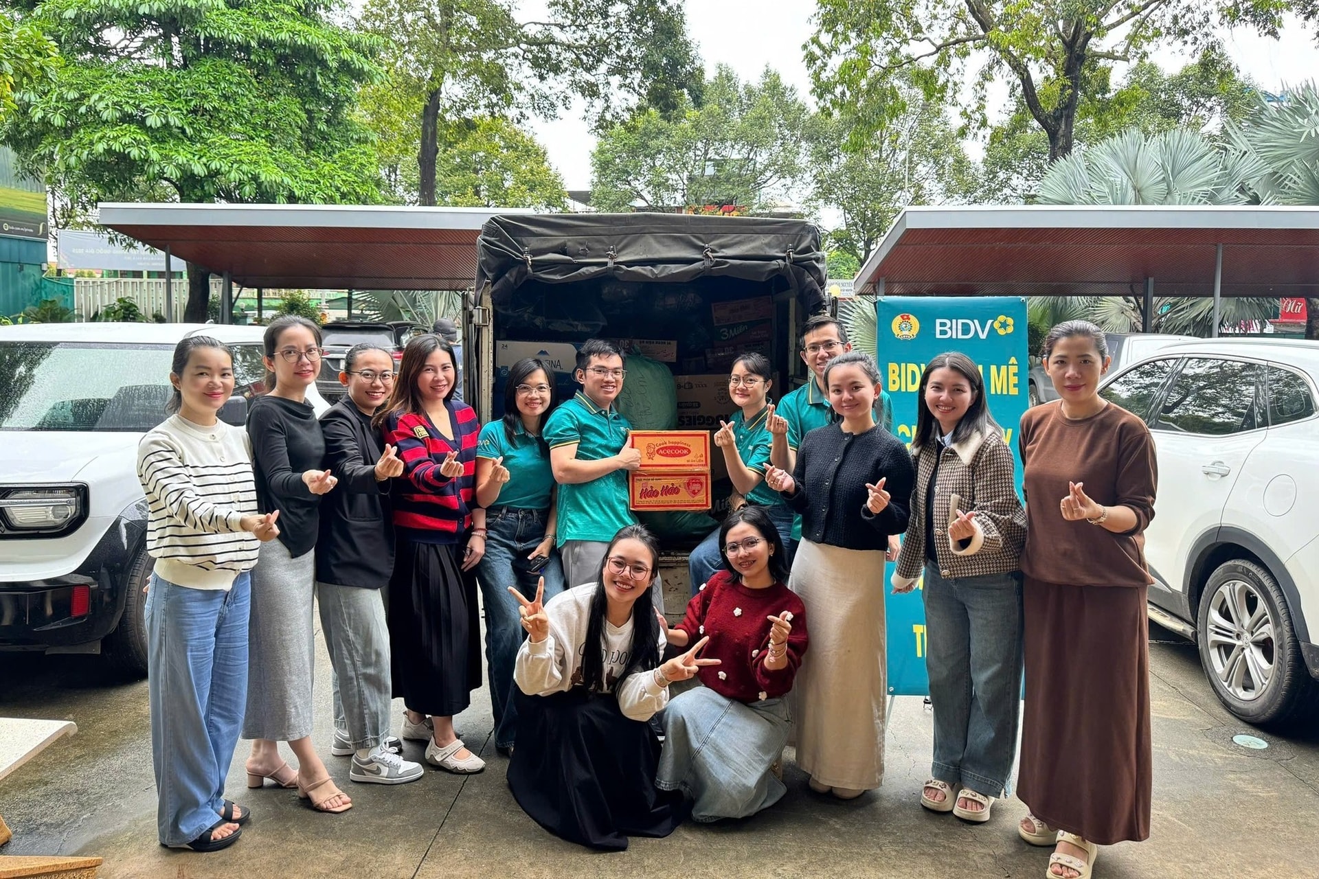 Ban Me Branch reaches out to flood victims 2