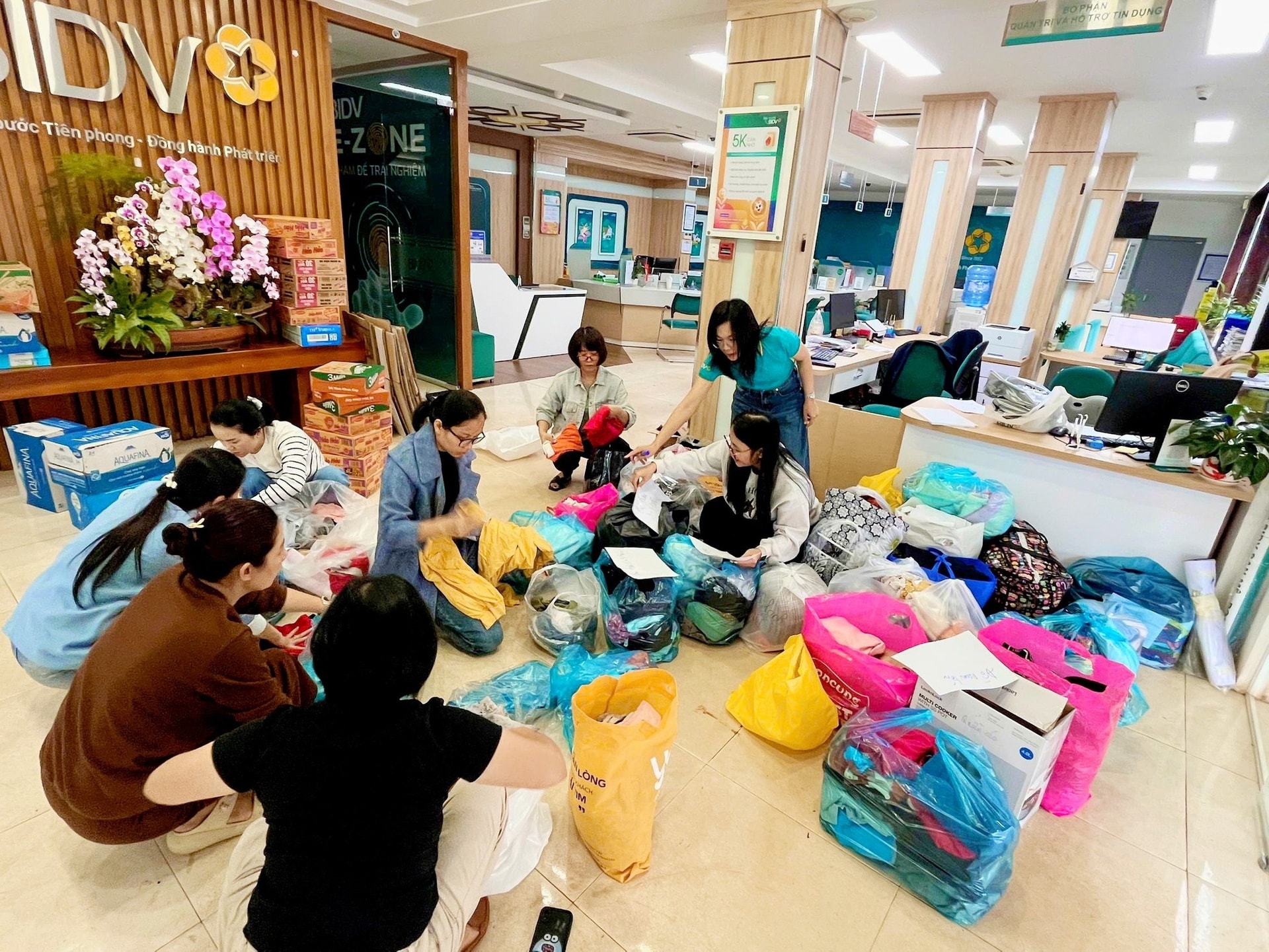 Ban Me Branch reaches out to flood victims 5