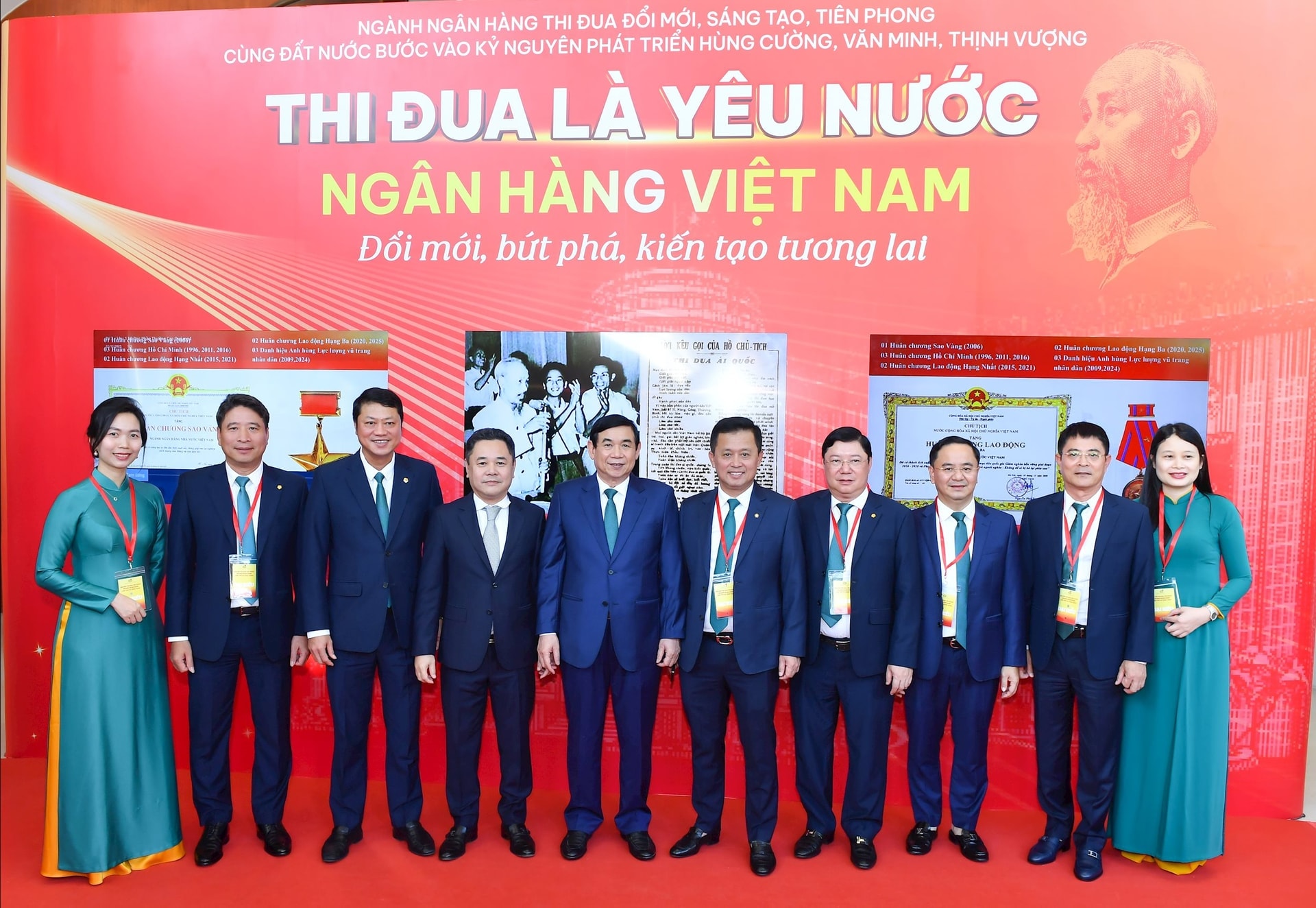 BIDV leadership delegation attending the Congress