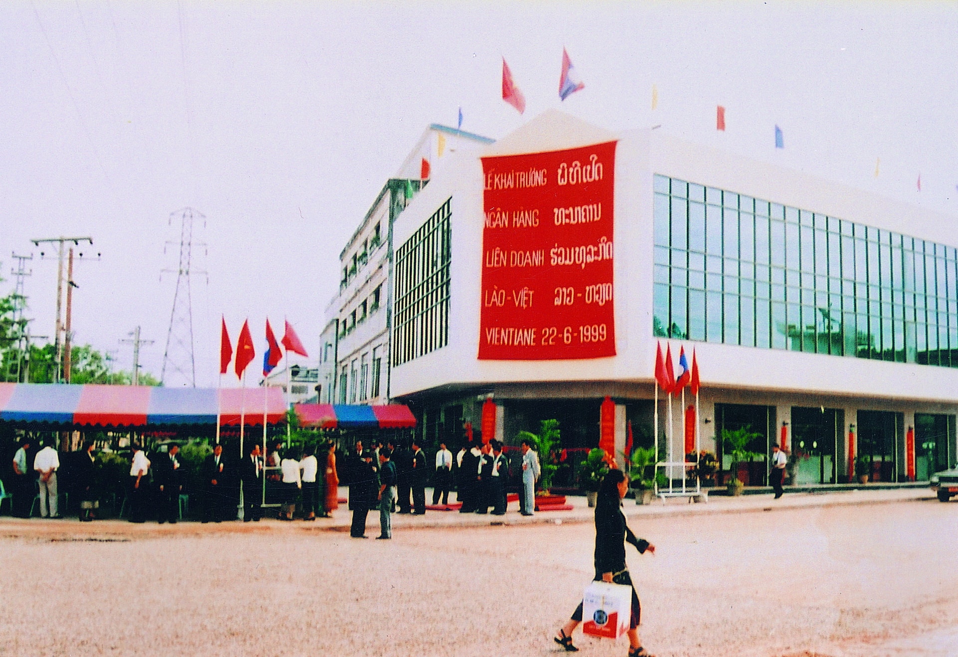 1999 - Tru so NHLDoanh Lao viet tai Vieng chan