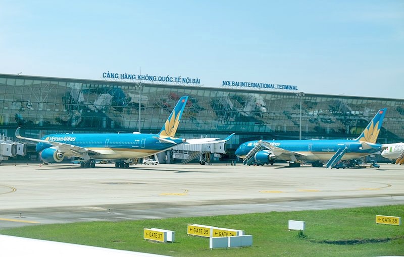 Thực hiện toàn bộ  quy trình mua vé, check-in và lên máy bay thông qua VNeID