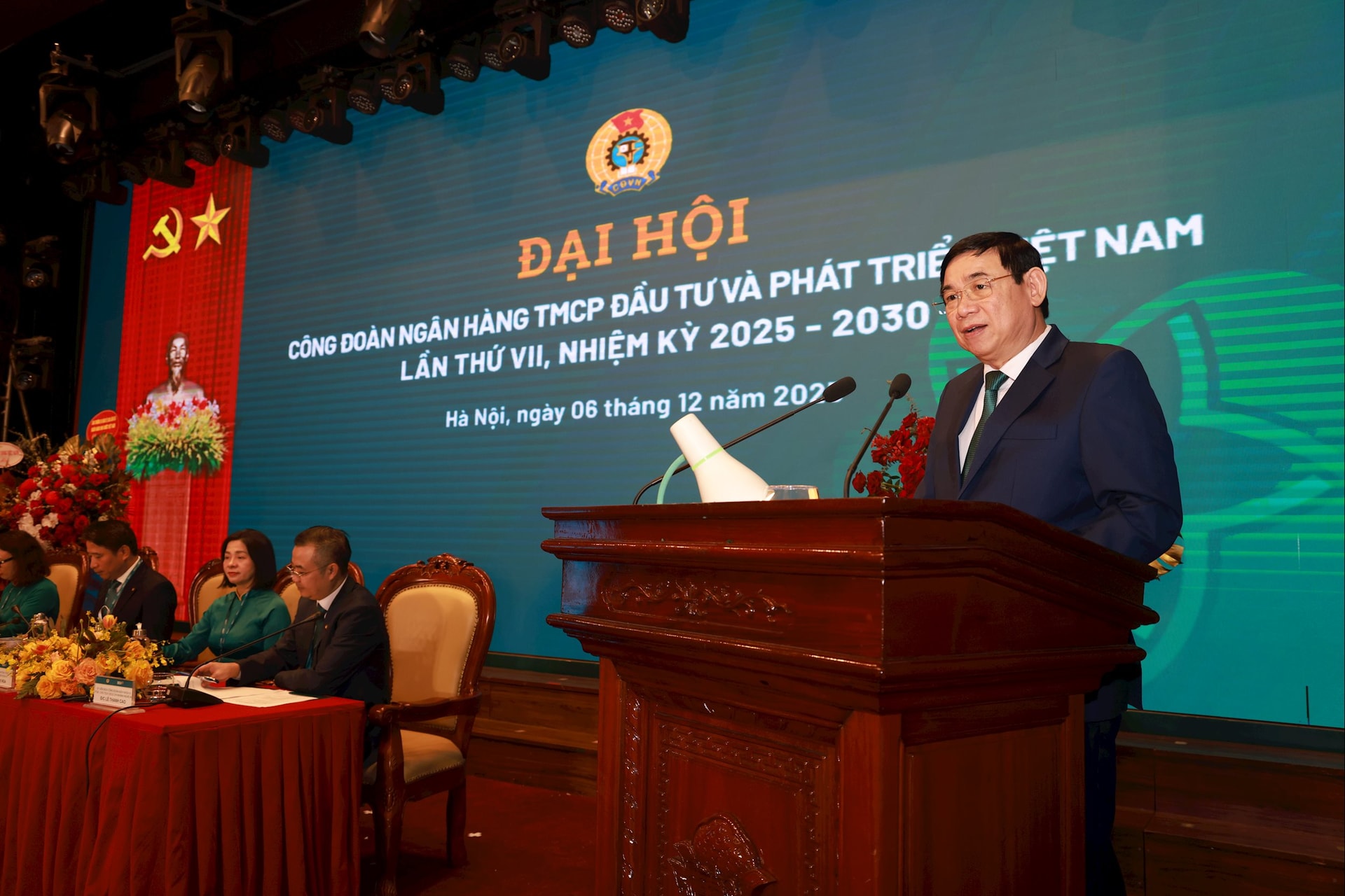 Đồng chí Phan Đức Tú - Bí thư Đảng ủy, Chủ tịch HĐQT BIDV - phát biểu tại Đại hội