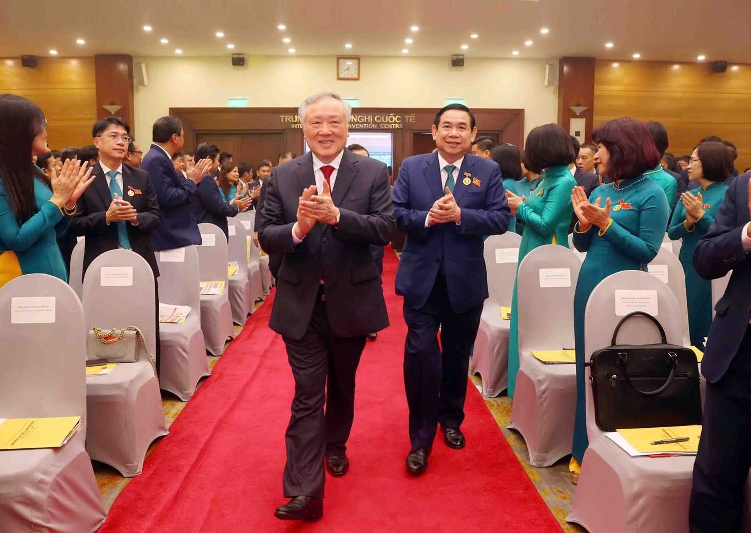 Ủy viên Bộ Chính trị, Phó Thủ tướng Thường trực Nguyễn Hòa Bình đến dự Đại hội đại biểu Đảng bộ Ngân hàng thương mại cổ phần Đầu tư và Phát triển Việt Nam (BIDV) lần thứ 15, nhiệm kỳ 2025 - 2030, ngày 19-5-2025.