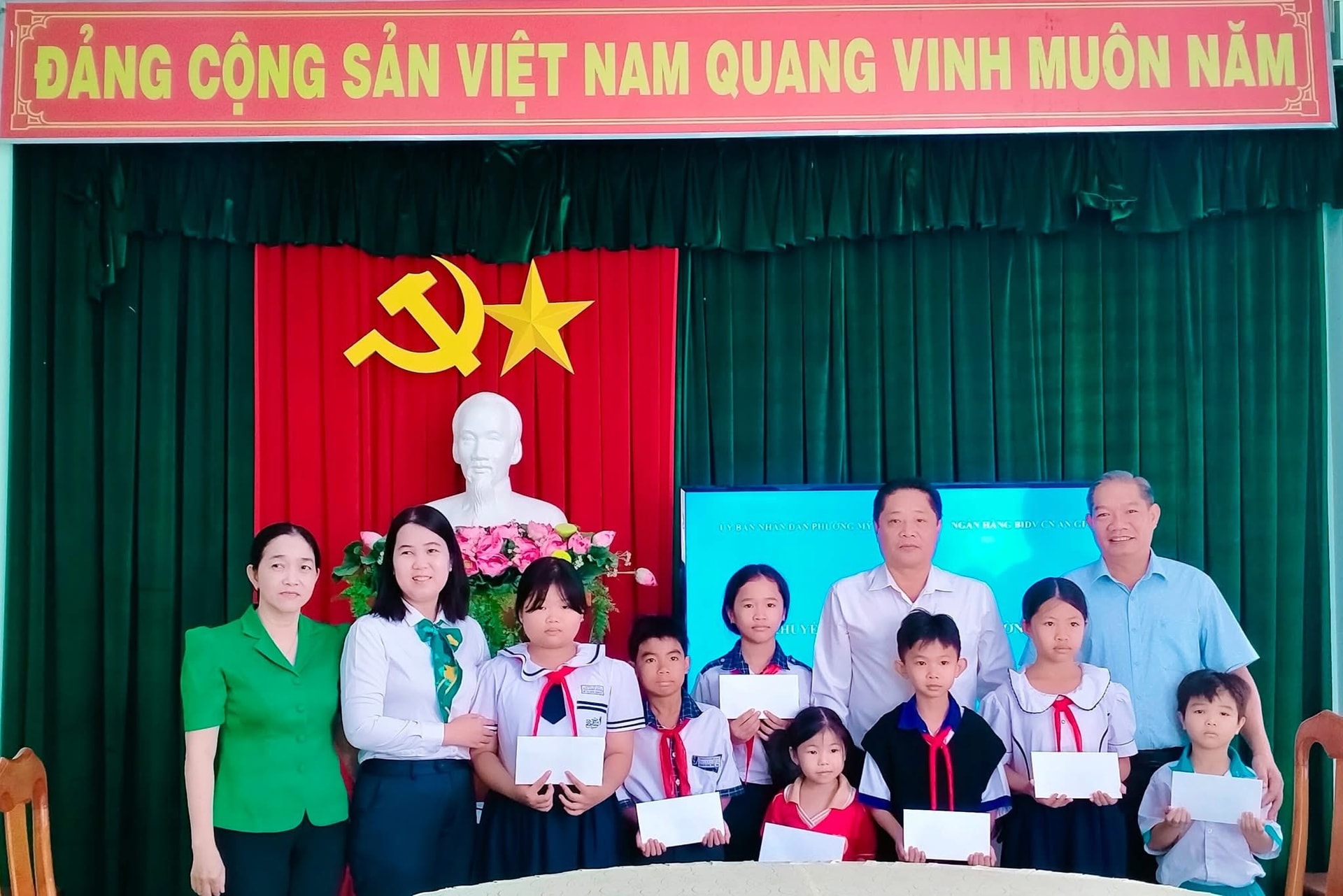 BIDV An Giang Quỹ khuyến học, khuyến tài 2