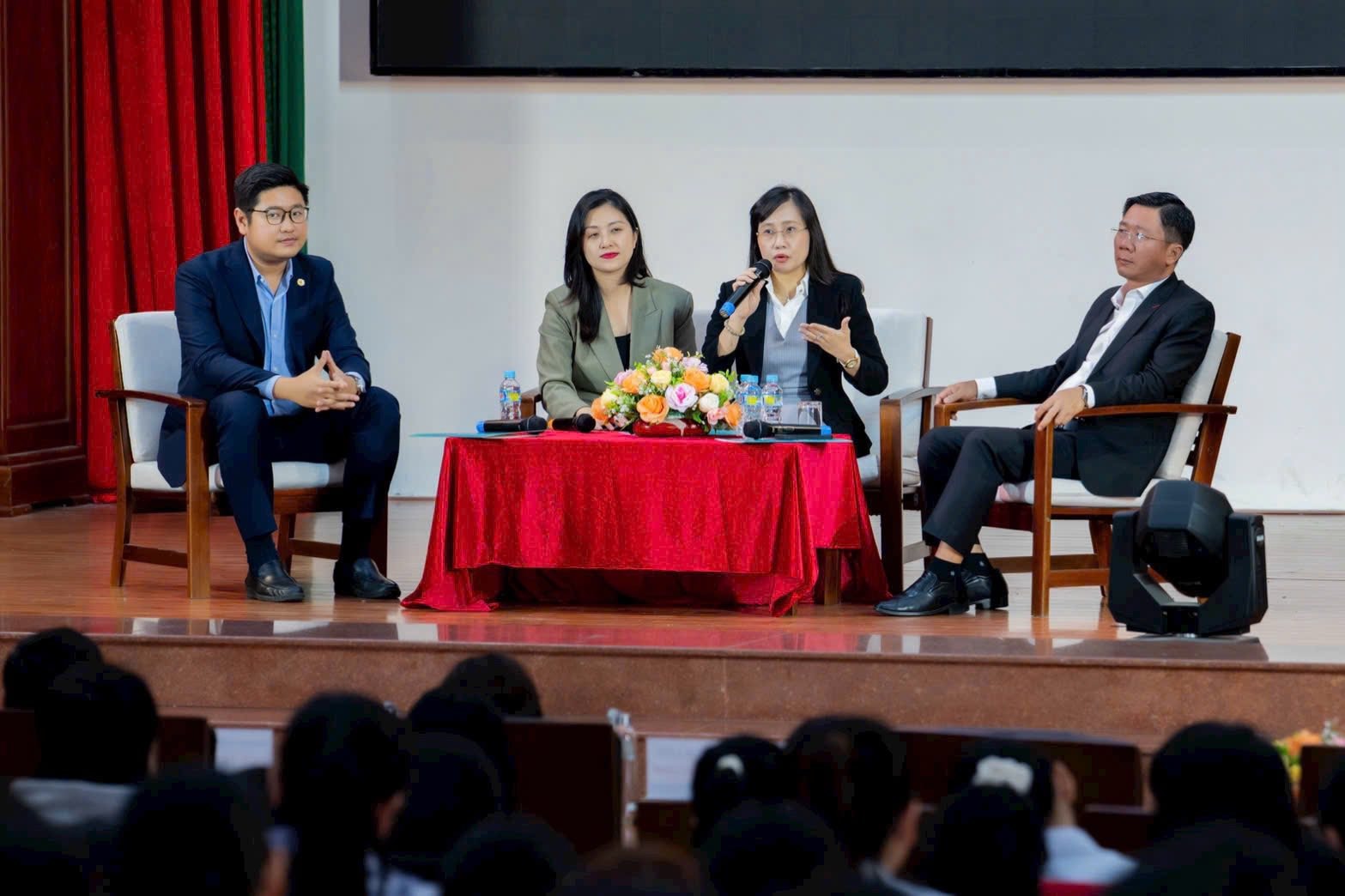 Talkshow mang đến những phút giây vui vẻ và đầy ý nghĩa 3