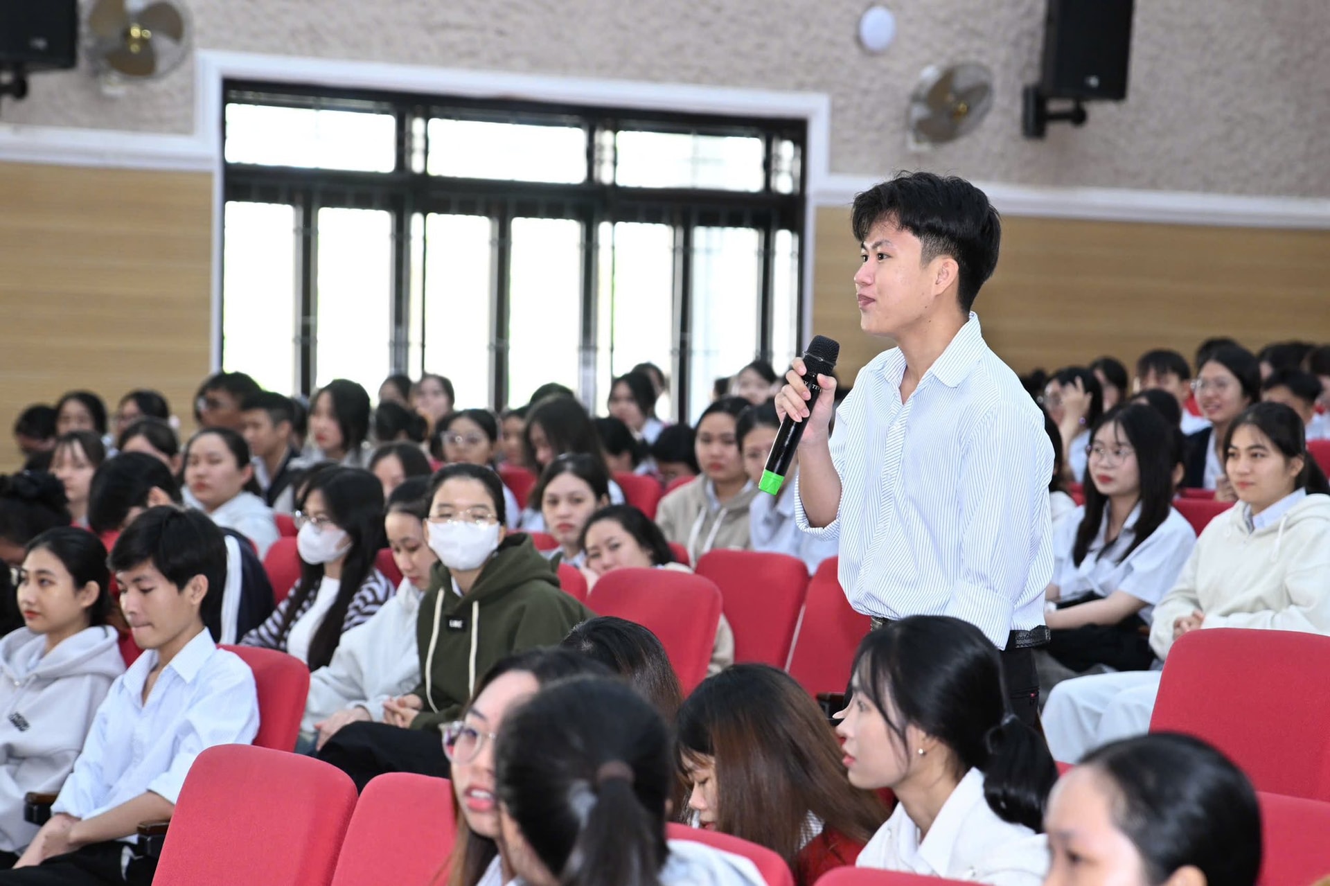 Talkshow mang đến những phút giây vui vẻ và đầy ý nghĩa 4