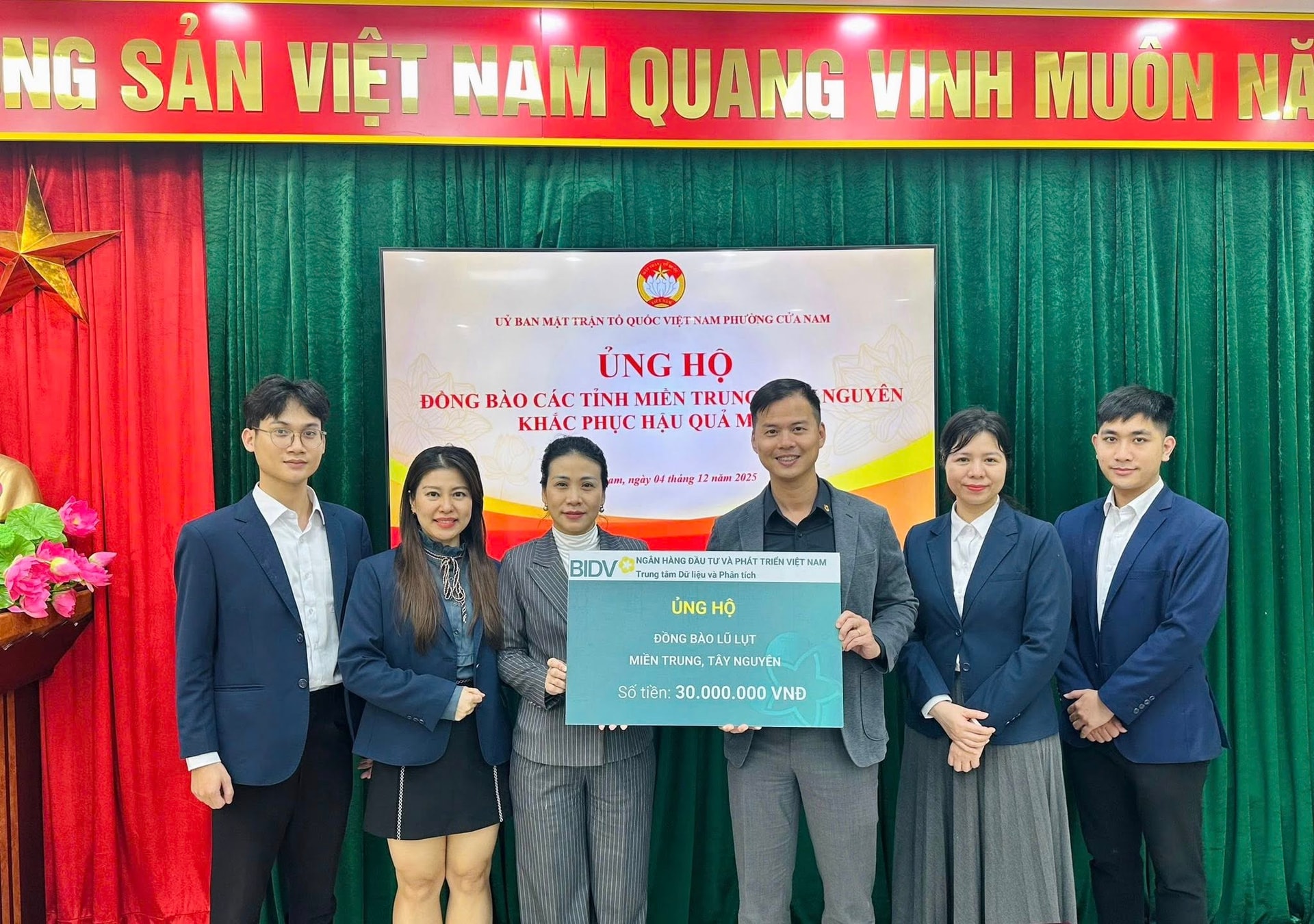 Trung tâm Dữ liệu & Phân tích ủng hộ đồng bào bị thiệt hại do mưa lũ gây ra 2