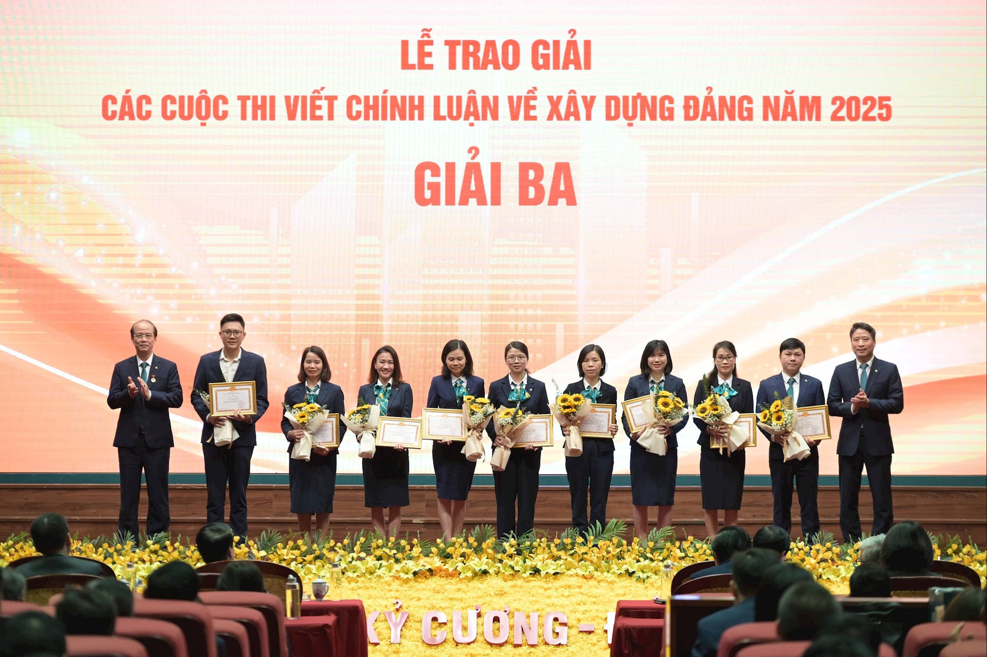 Các giải Ba về viết chính luận xây dựng Đảng