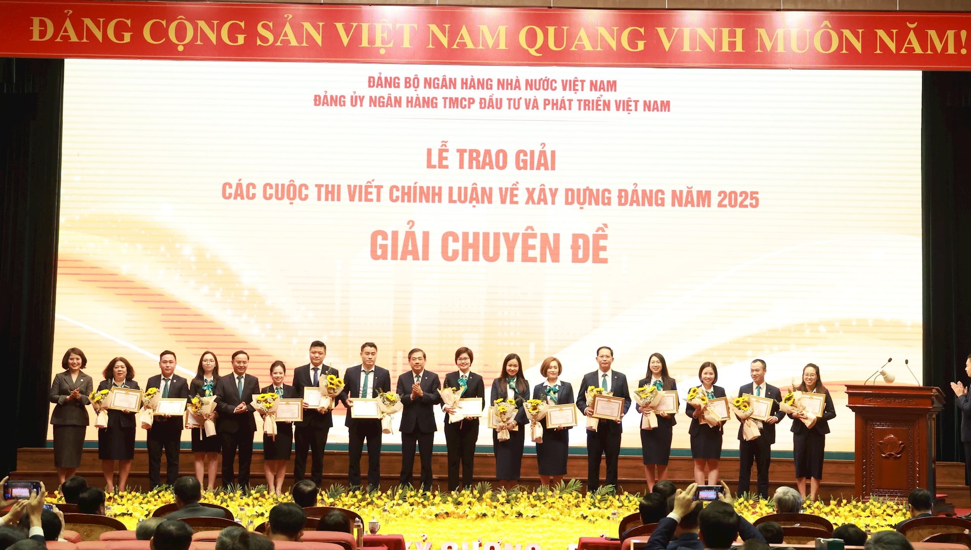 Giải chuyên đề cuộc thi viết chính luận về xây dựng Đảng