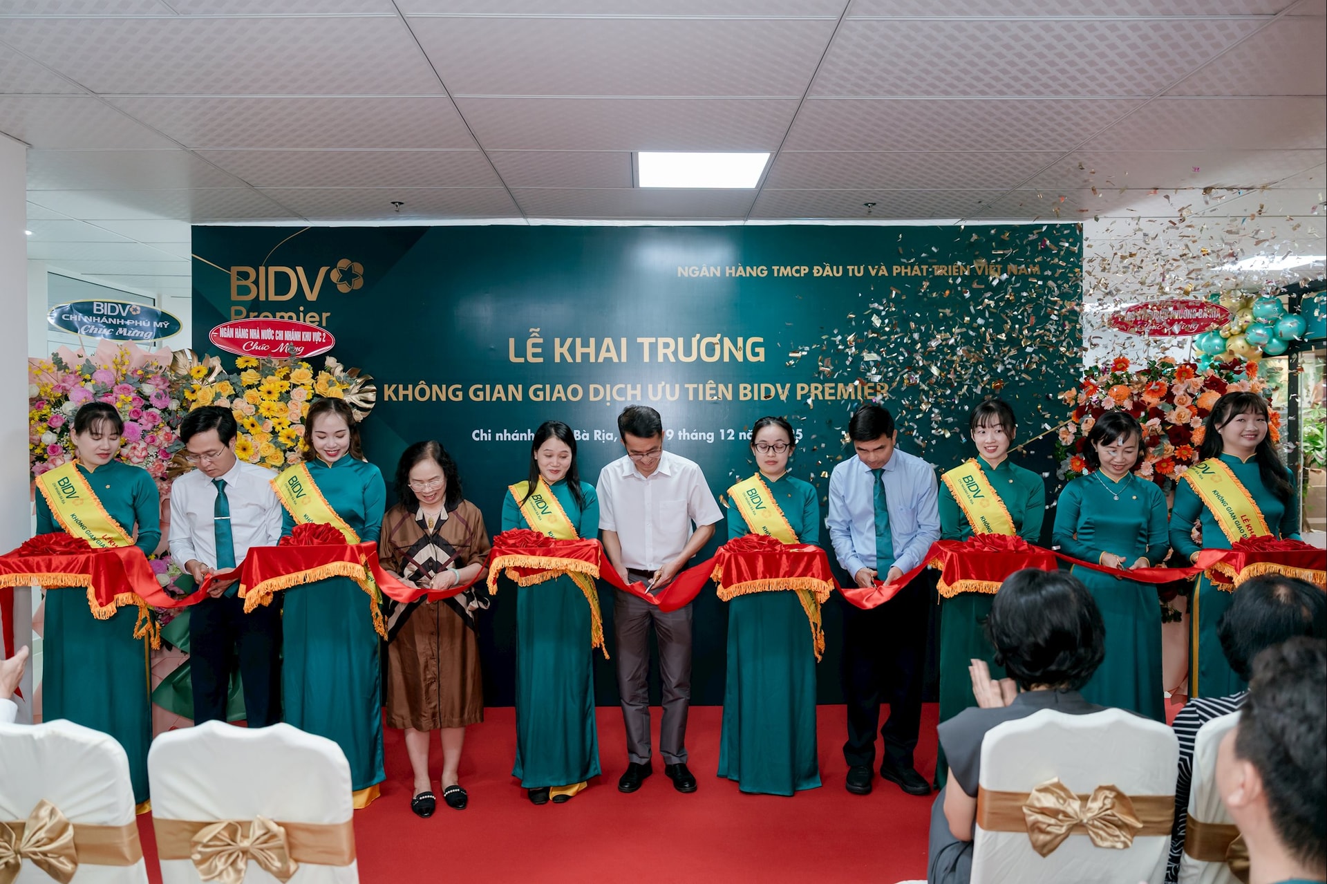 The ribbon-cutting ceremony marked the opening of the BIDV Ba Ria Priority Transaction Space.