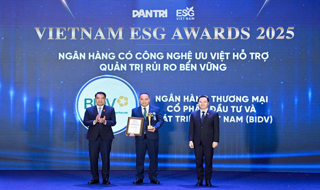 Ông Trương Quốc Tuấn – Trưởng Ban Nghiên cứu và Quản trị Chiến lược - Đại diện BIDV nhân giải tại sự kiện