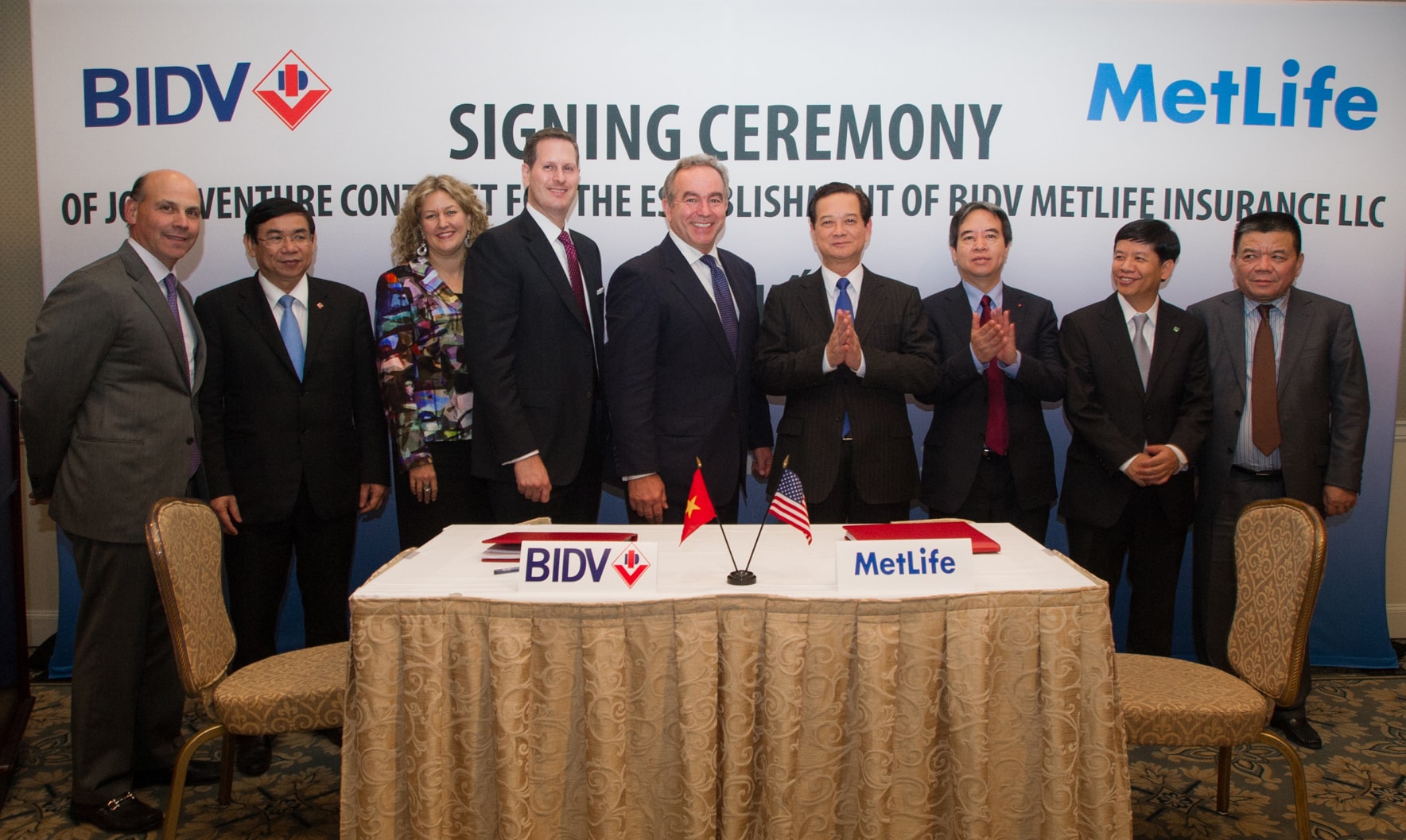 11 Thu tuong Nguyen Tan Dung du le ky BIDV -MetLife