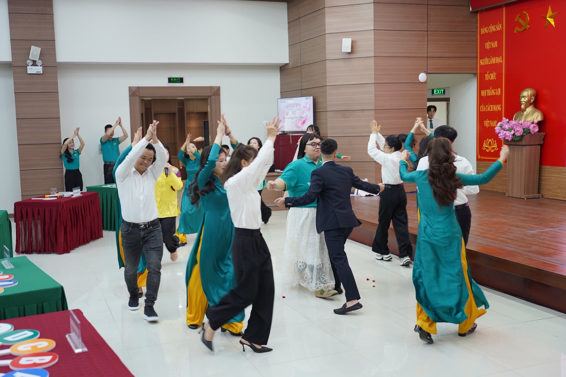 Nhân dịp Ngày Quốc tế Phụ nữ 8/3, BIDV Lạng Sơn đã tổ chức chương trình gameshow “Nhanh tay nhanh trí - Gắn kết BIDV”