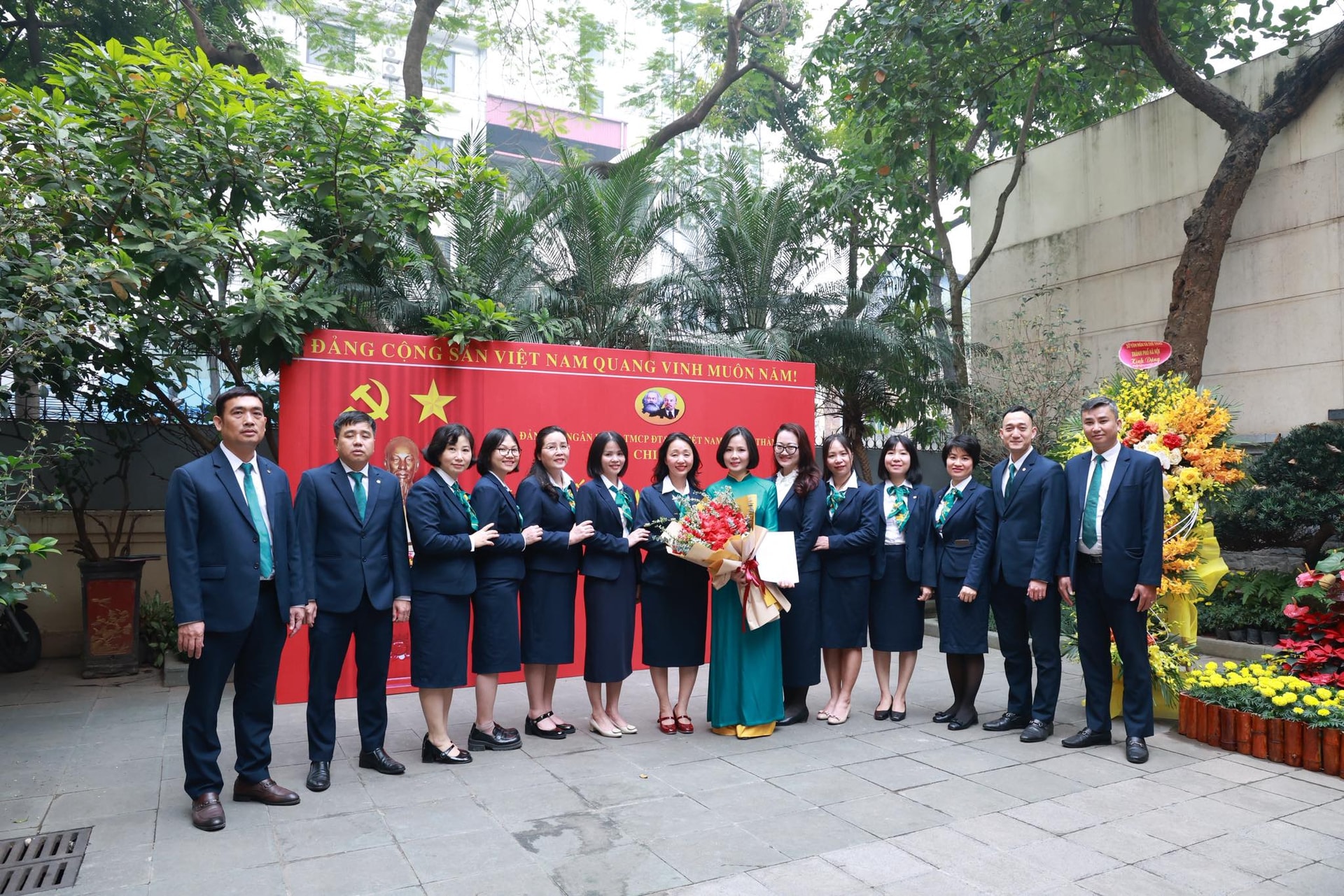 Chi nhánh Hà Thành với chương trình Gieo mầm hạt giống đỏ 4