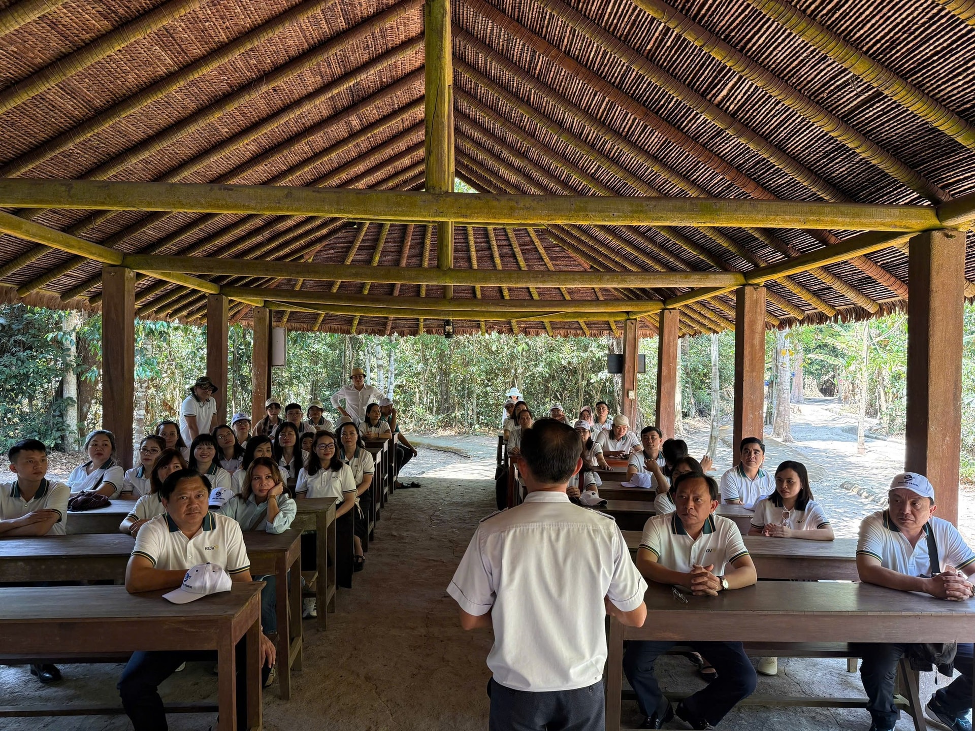 Chi nhánh Phú Nhuận tổ chức về nguồn tại khu di tích Căn cứ Trung ương Cục Miền Nam 2