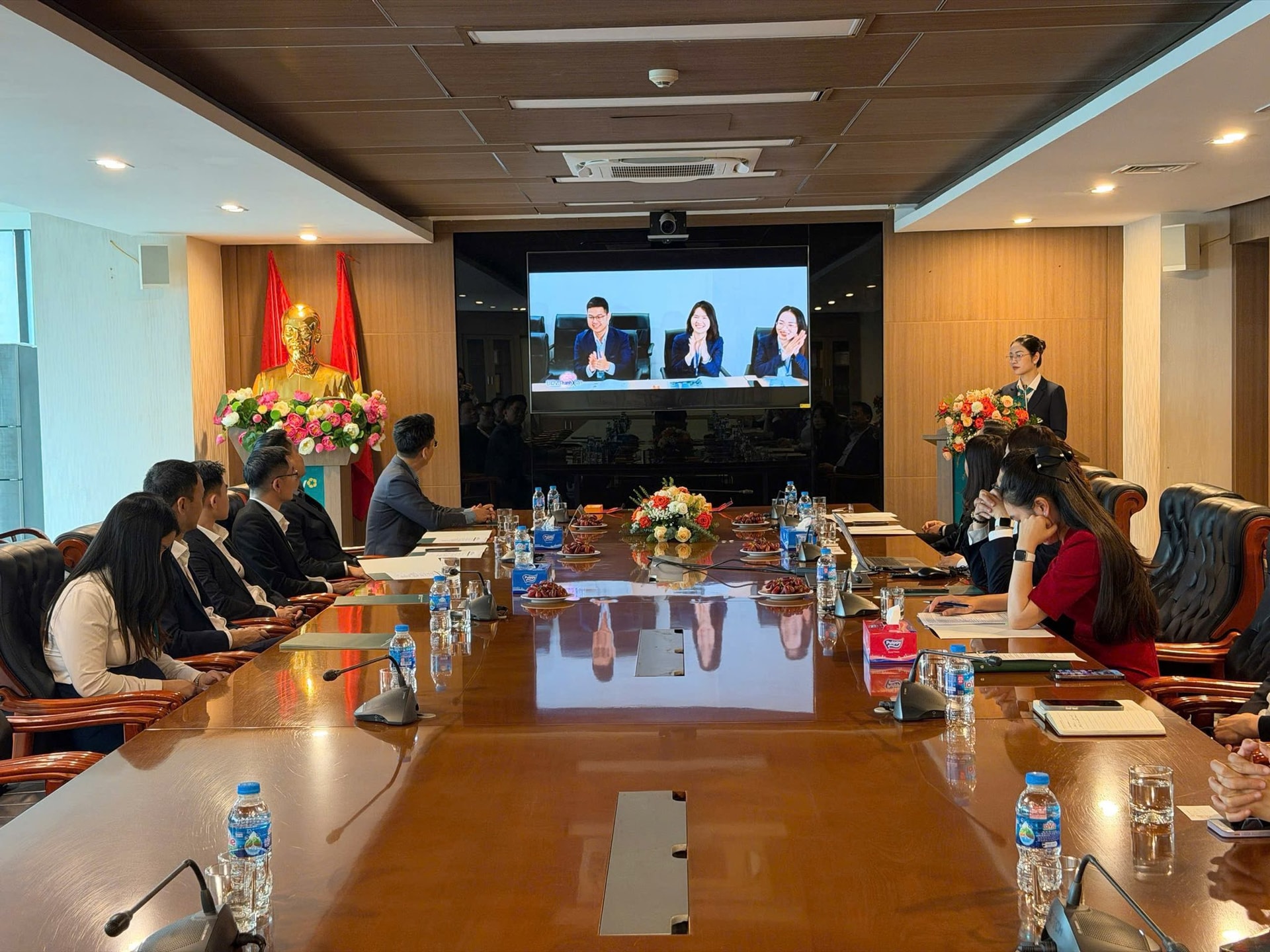 Chi bộ 6 - Đảng bộ BIDV Thanh Xuân đã tổ chức chương trình sinh hoạt chuyên đề với chủ đề “Chuyển đổi số trong công tác Đảng Từ nhận thức đến hành động thực tiễn tại Chi bộ 6”