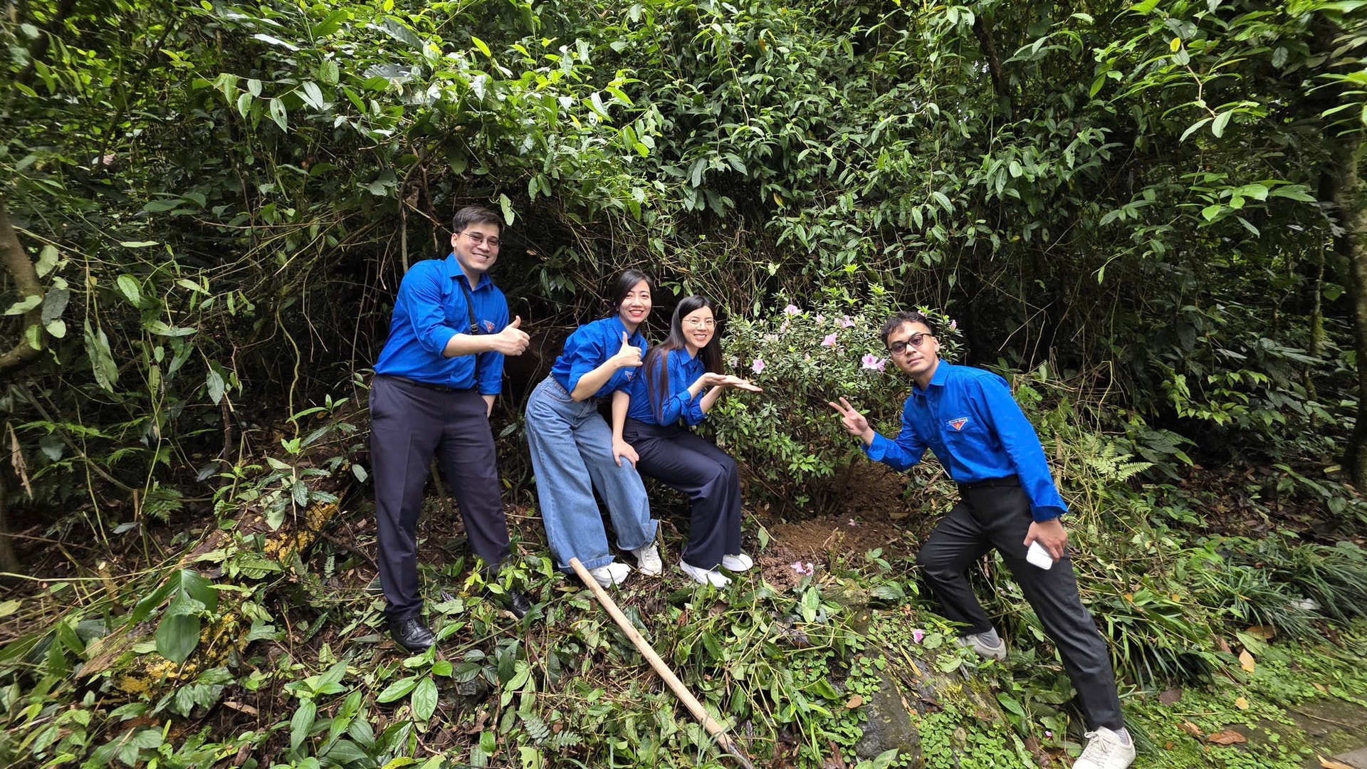 5 đơn vị dâng hương tại Đền thờ Bác Ho (Ba Vì) và cải tạo cảnh quan Vườn Quốc gia Ba Vì. 2