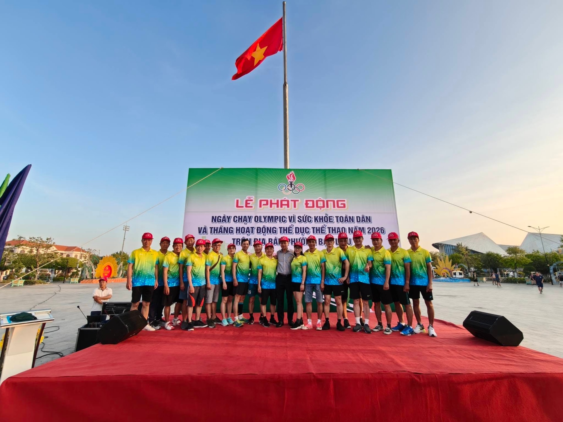 BIDV Bạc Liêu hòa mình vào không khí sôi động của Ngày chạy Olympic vì sức khỏe toàn dân 2026 2