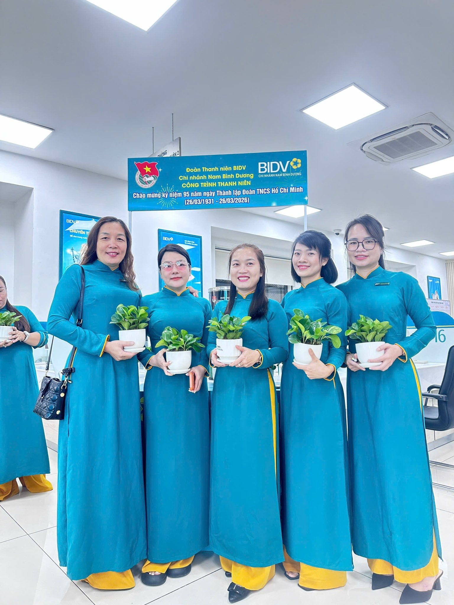 Chi đoàn BIDV Nam Bình Duong đã ra mắt Điểm thu hồi pin cũ và triển khai chương trình Pin cũ đổi mầm xanh 6