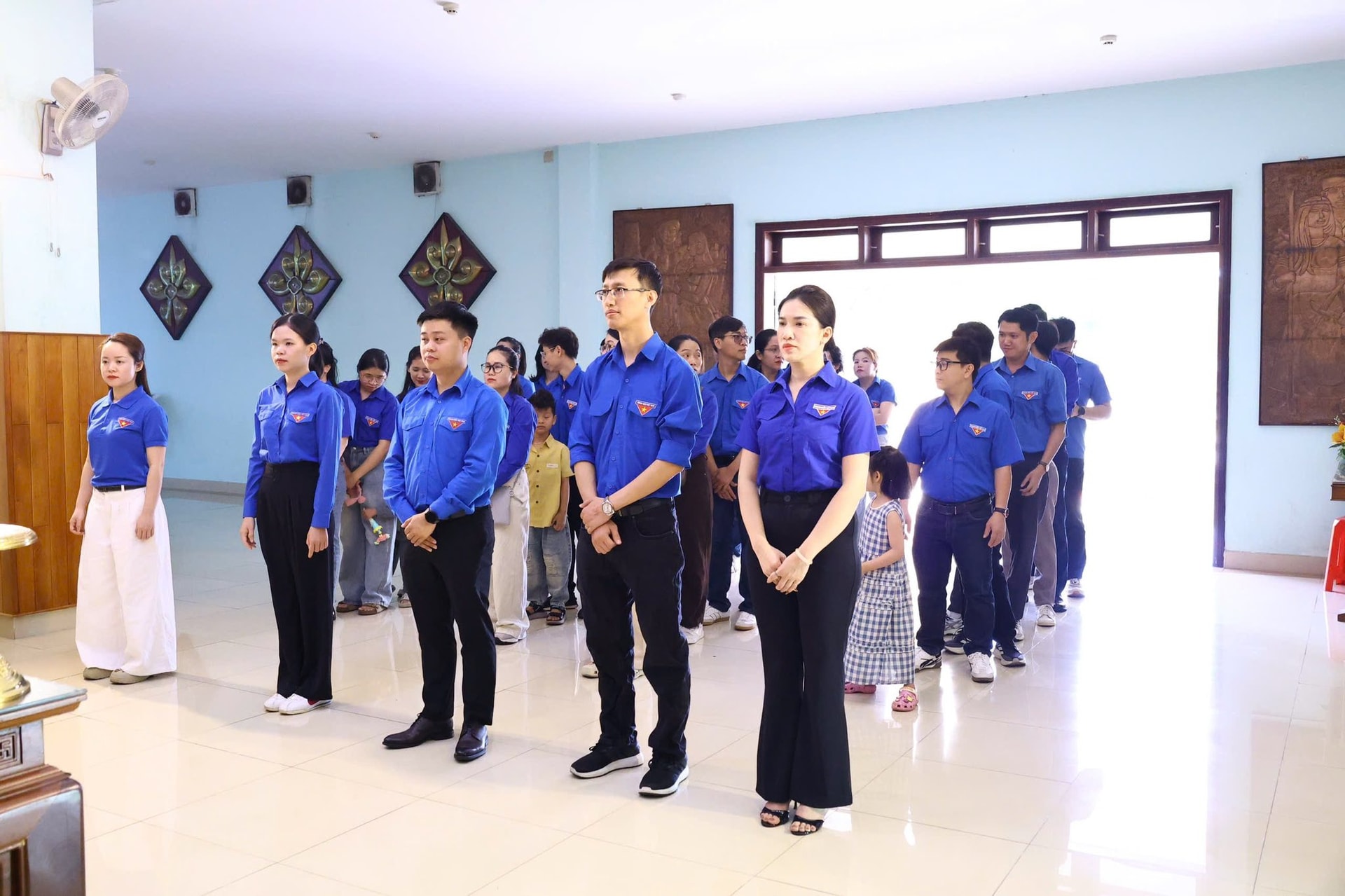 Chi nhánh Nam Gia Lai tổ chức dâng hương tại Bảo tàng Ho Chí Minh và trao tặng 300 suất cơm đến các bệnh nhi tại Bệnh viện Nhi tỉnh Gia Lai. 2