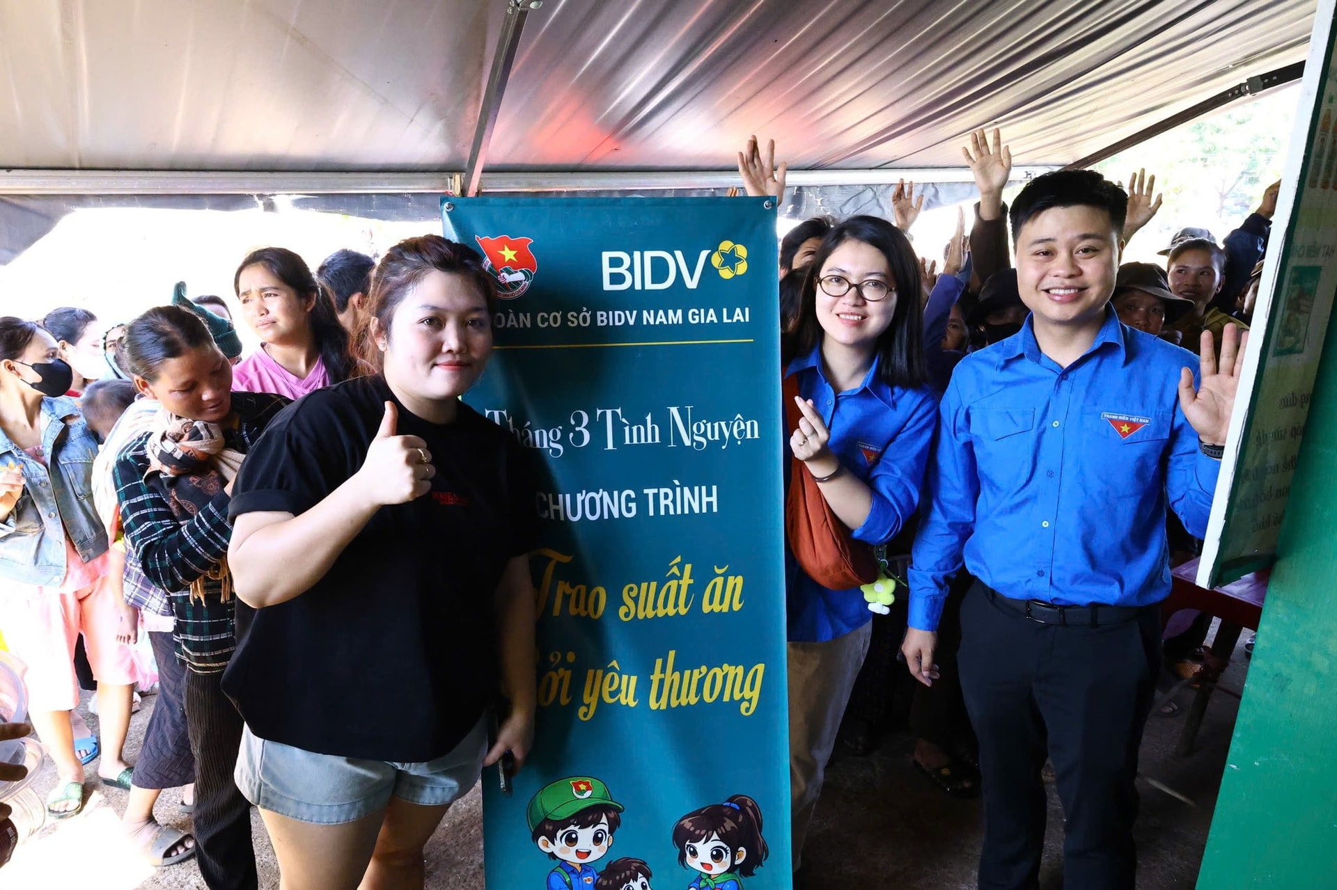 Chi nhánh Nam Gia Lai tổ chức dâng hương tại Bảo tàng Ho Chí Minh và trao tặng 300 suất cơm đến các bệnh nhi tại Bệnh viện Nhi tỉnh Gia Lai. 7