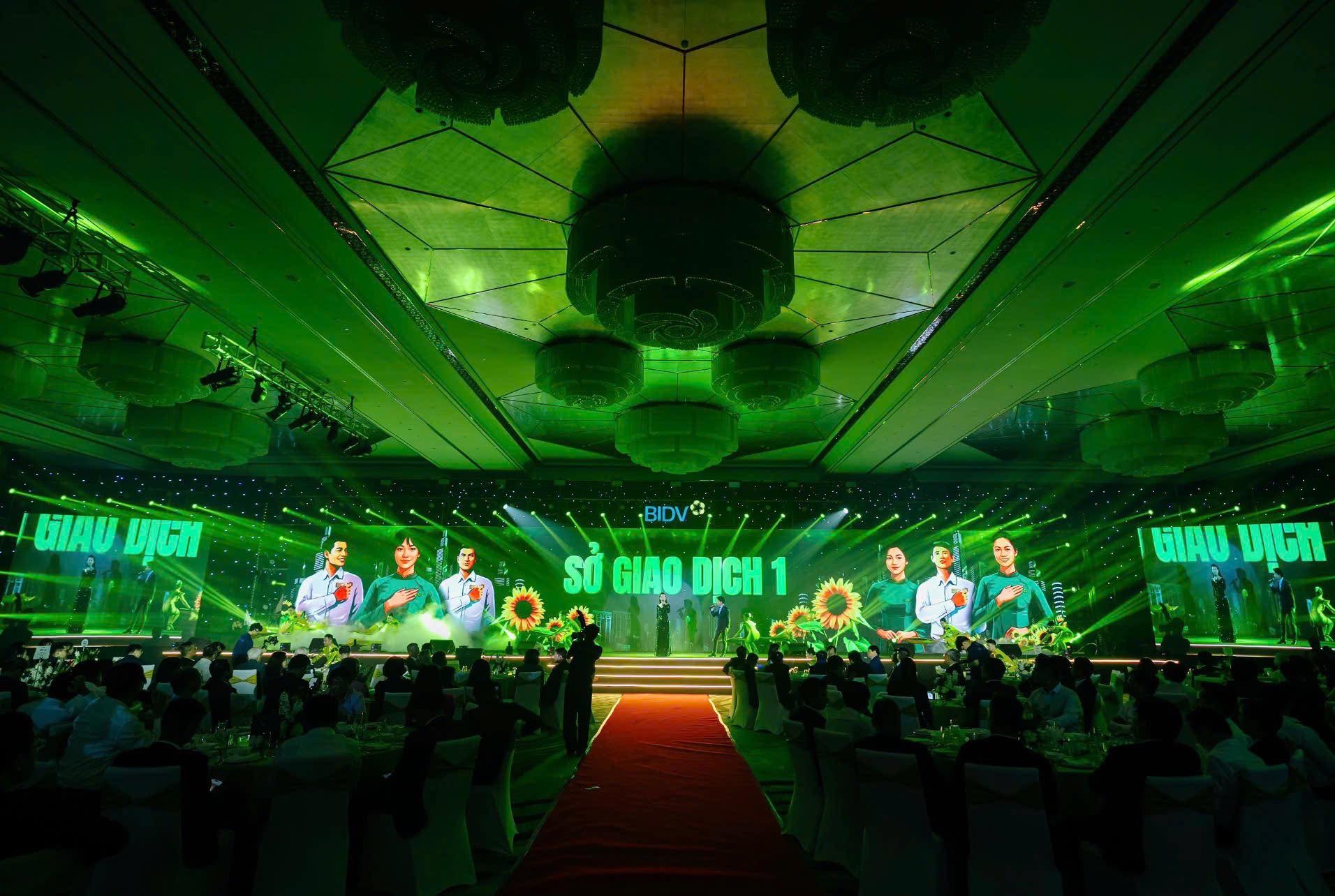 Chi nhánh Sở Giao dịch 1 tổ chức Lễ kỷ niệm 35 năm thành lập chi nhánh 2