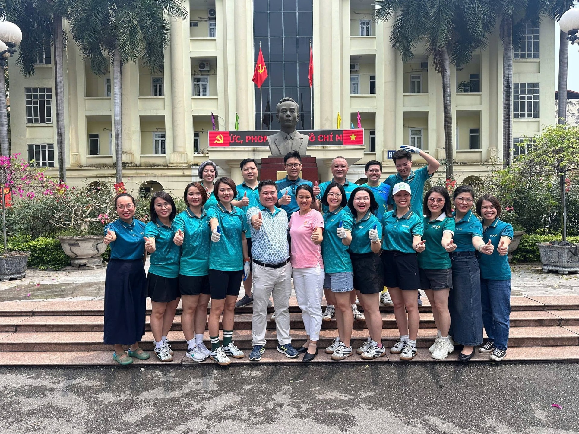 Lớp Trung cấp LLCT K30B-25 BIDV đã tham gia Hội thao do Trường Đào tạo Cán bộ Le Hong Phong tổ chức.