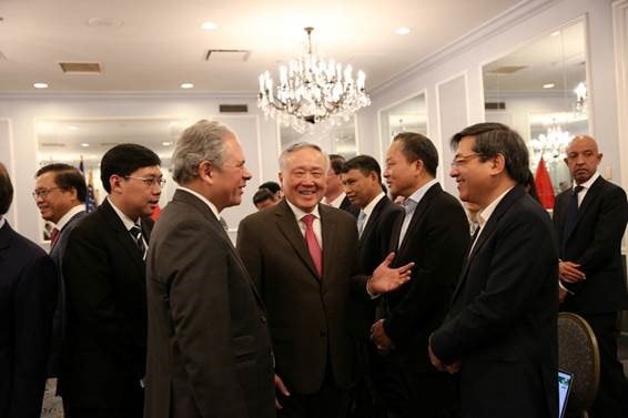 Tiếp đoàn Đặc phái viên của Thống đốc Bang Oregon do Thượng nghị sĩ Mark Meek dẫn đầu