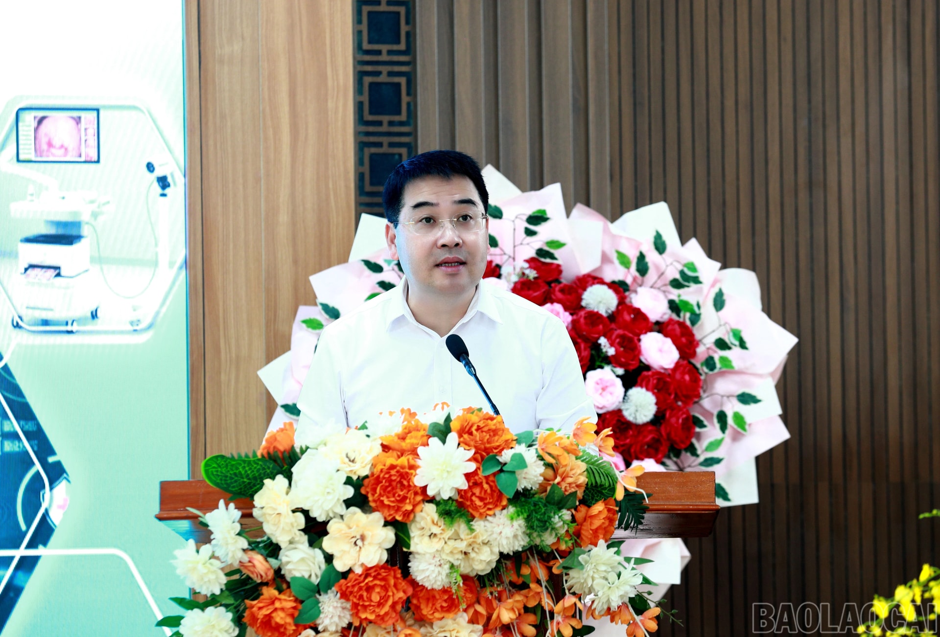 Đồng chí Nguyễn Tuấn Anh - Chủ tịch UBND tỉnh phát biểu tại chương trình. baolaocai-br_7j5a1377.jpg