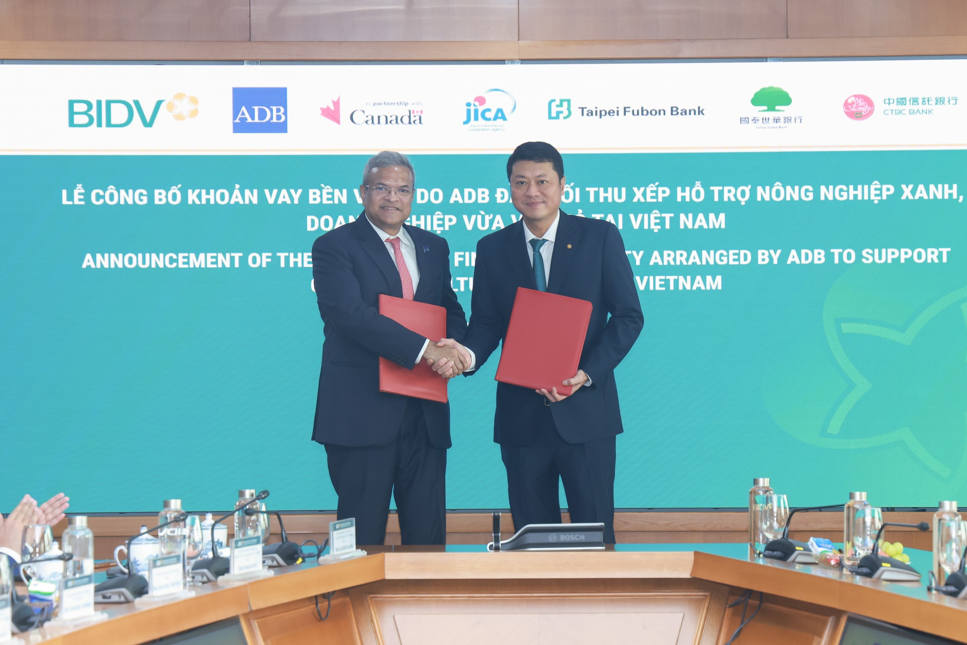 ông bố việc huy động thành công Khoản vay bền vững trung dài hạn trị giá 250 triệu USD 