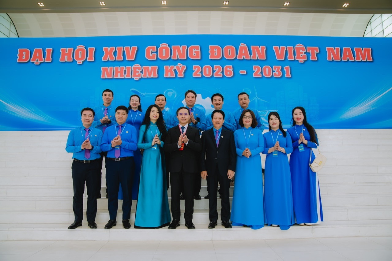 Phạm Đức Ấn hiện là Ủy viên Trung ương Đảng, Thống đốc Ngân hàng Nhà nước Phạm Đức Ấn hiện là Ủy viên Trung ương Đảng, Thống đốc Ngân hàng Nhà nước